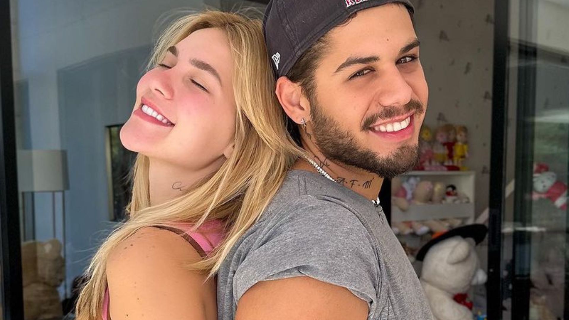 Virgínia Fonseca e Zé Felipe viram cachota ao fazer tatuagem de casal: “Parece gibi”