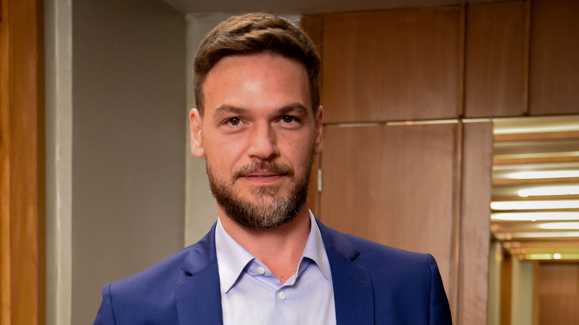 Vivendo Theo, Emilio Dantas se decepciona com fim de ‘Vai na Fé’: “Não queria”