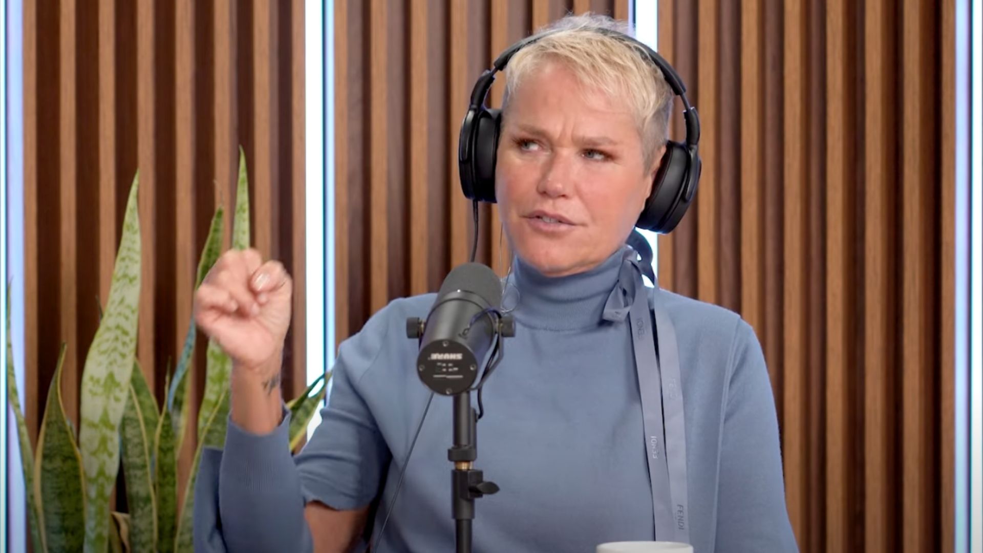 Por que Xuxa Meneghel chorou e implorou para perder a virgindade?