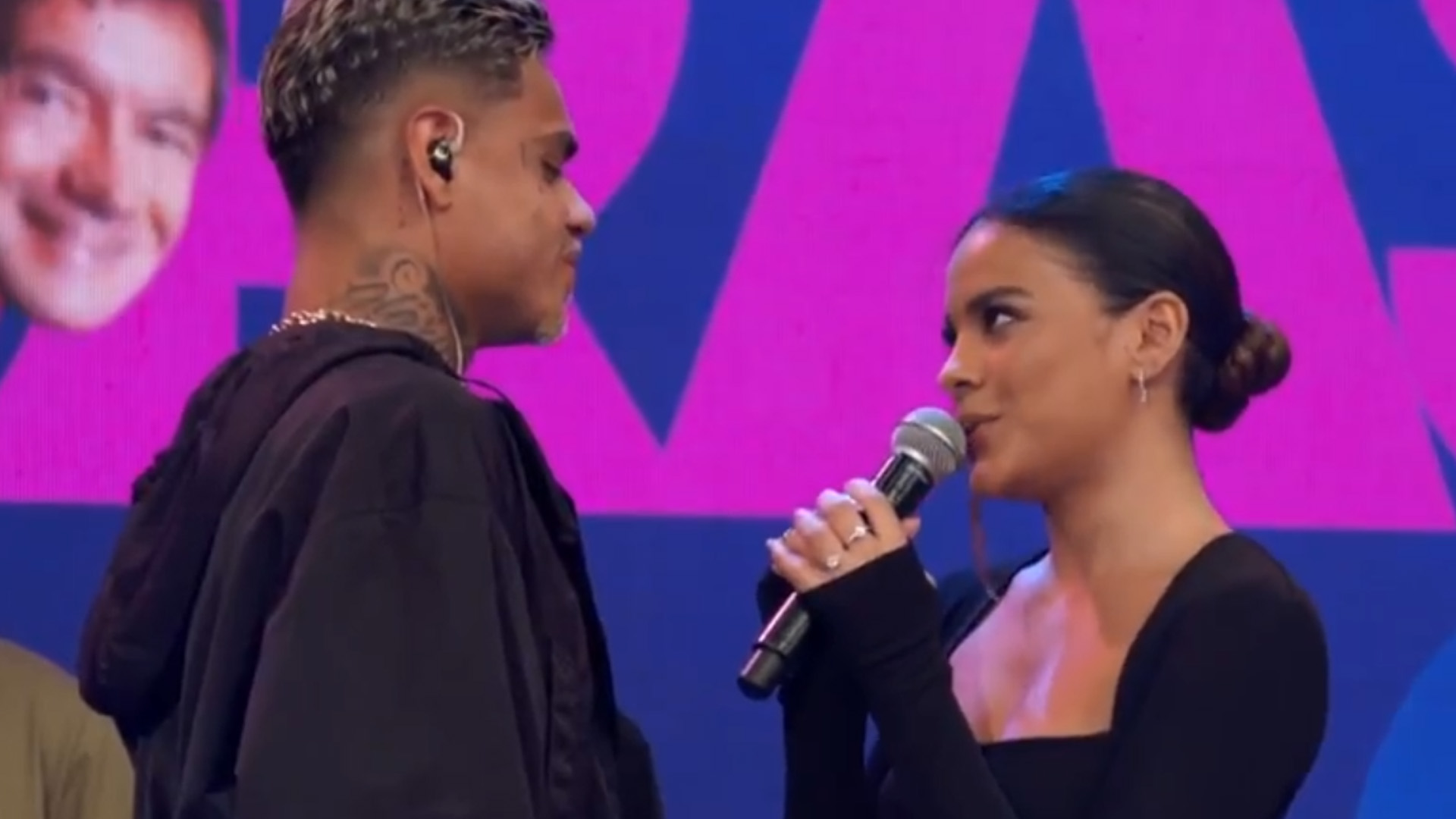 Bella Campos e MC Cabelinho descongelam corações com declarações no ‘Altas Horas’: “Amor”
