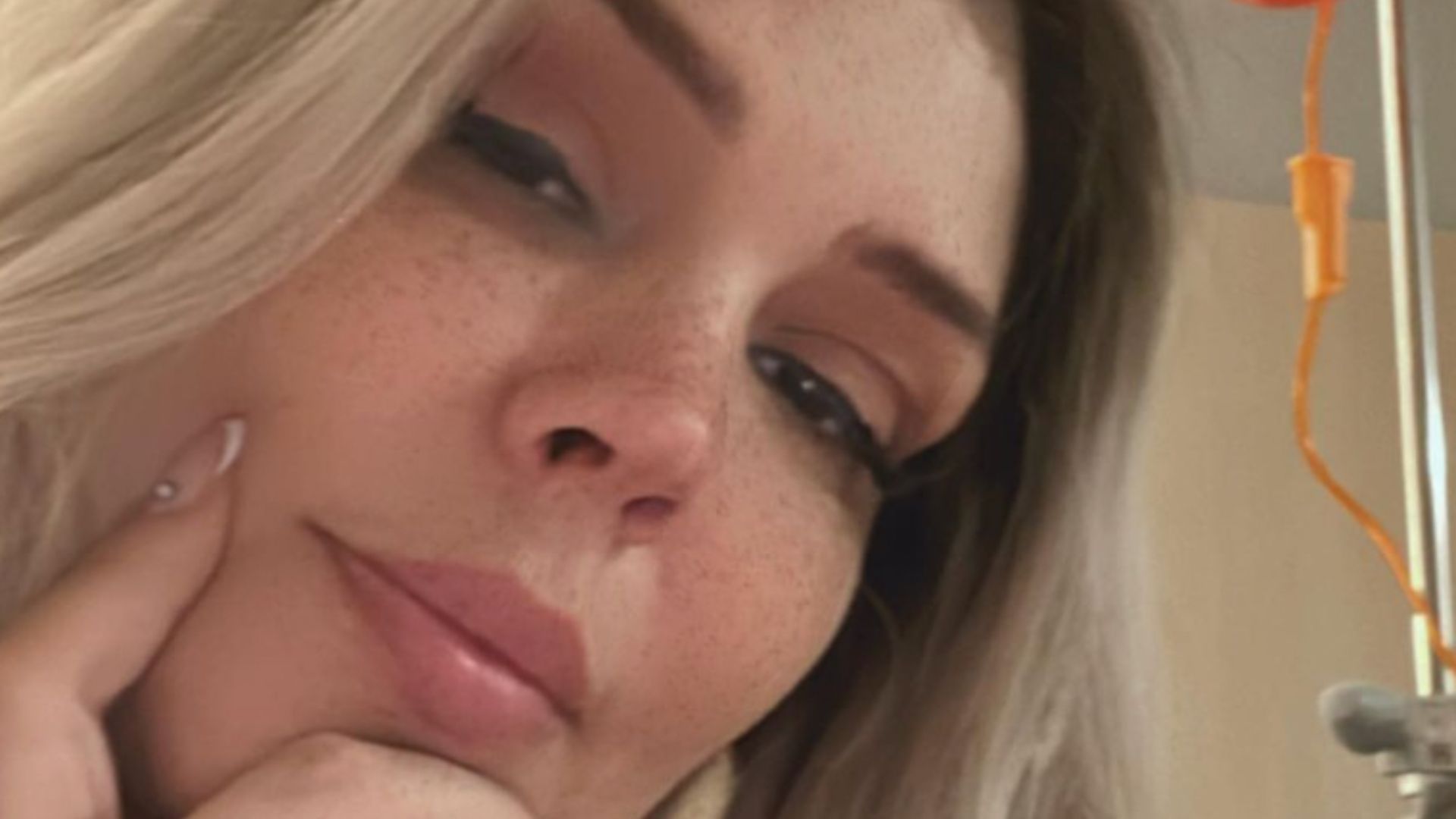 Na guerra contra o câncer, Simony preocupa fãs: “Deus me segurou no colo”