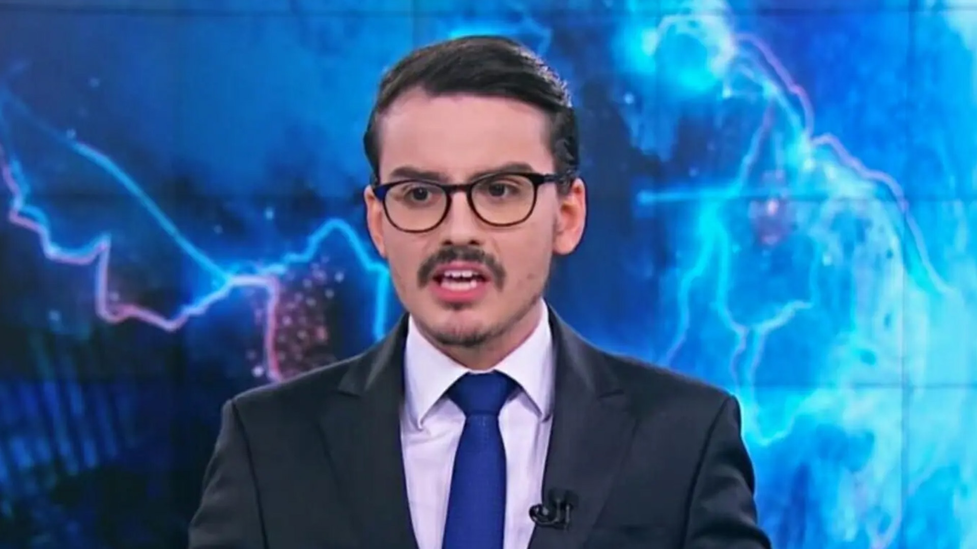 Afastado há um mês, Dudu Camargo é demitido do SBT após sete anos