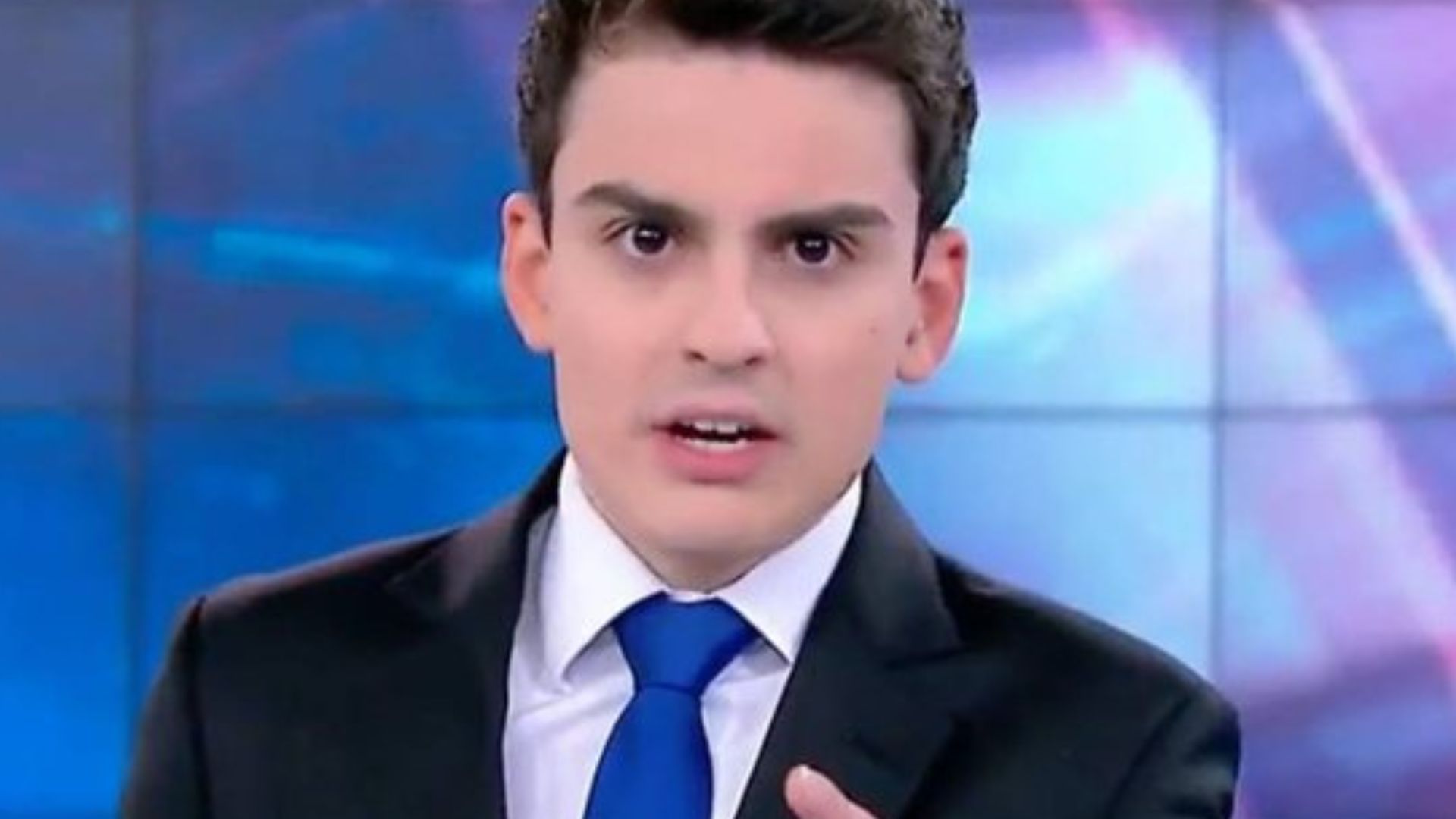 Dudu Camargo faz reaparição misteriosa após demissão polêmica: “Julga sem conhecer”