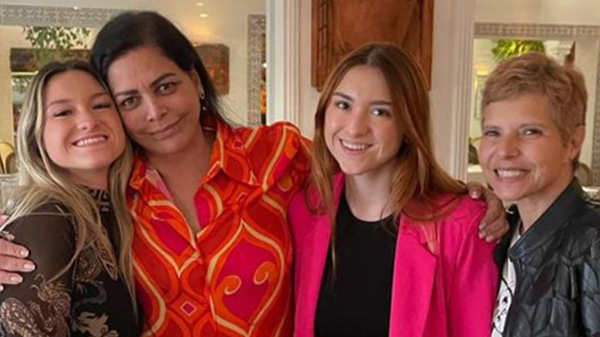 Filhas de Gugu Liberato posam com Rose Miriam após revelação de carta polêmica