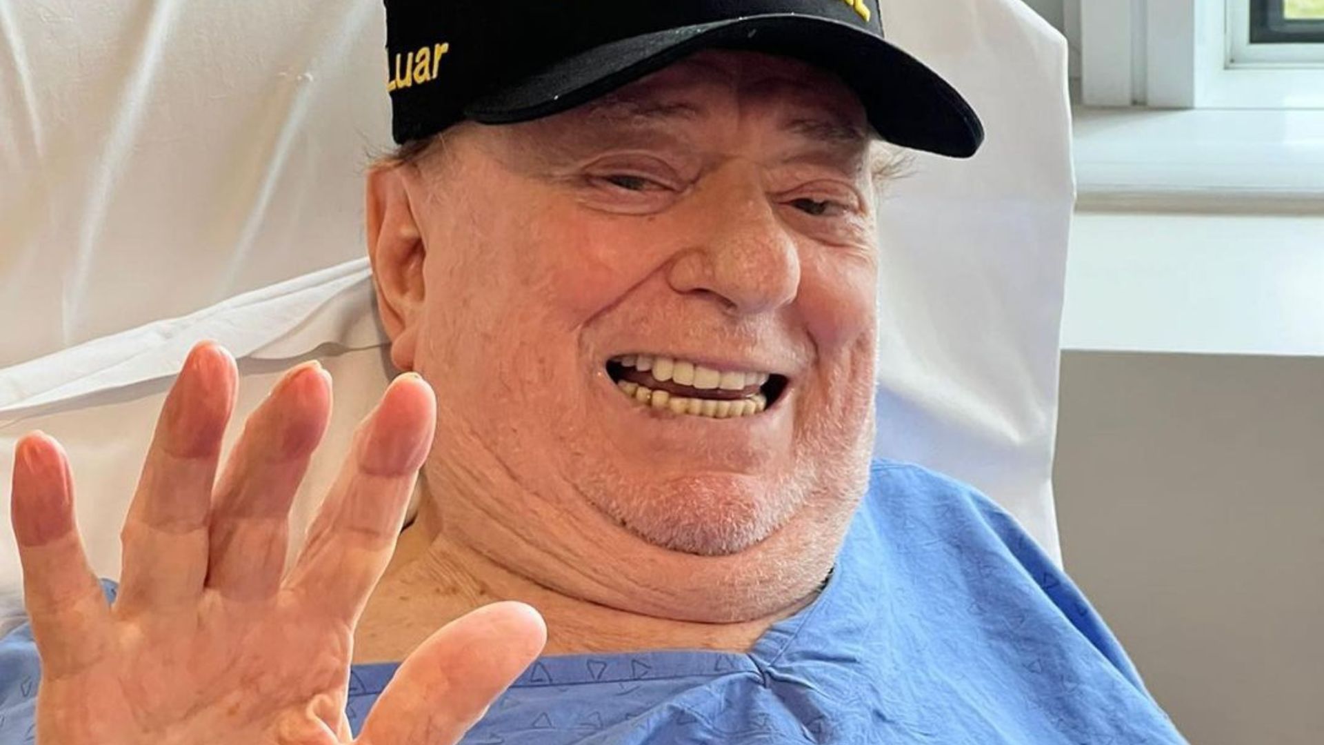 Internado, Raul Gil reaparece após cirurgia sensível e acalma fãs: “Estarei de volta”