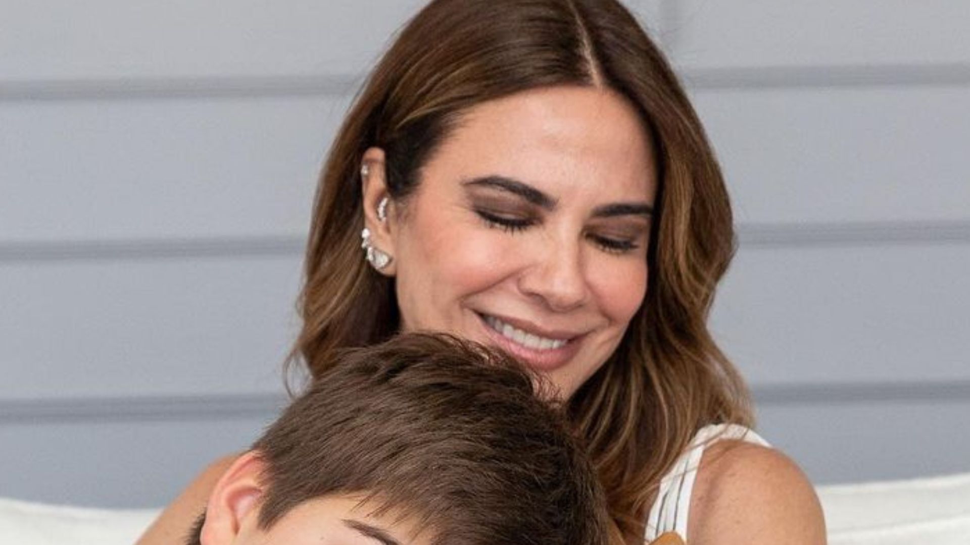 Luciana Gimenez surpreende ao posar com o filho mais novo: “A cara do pai”