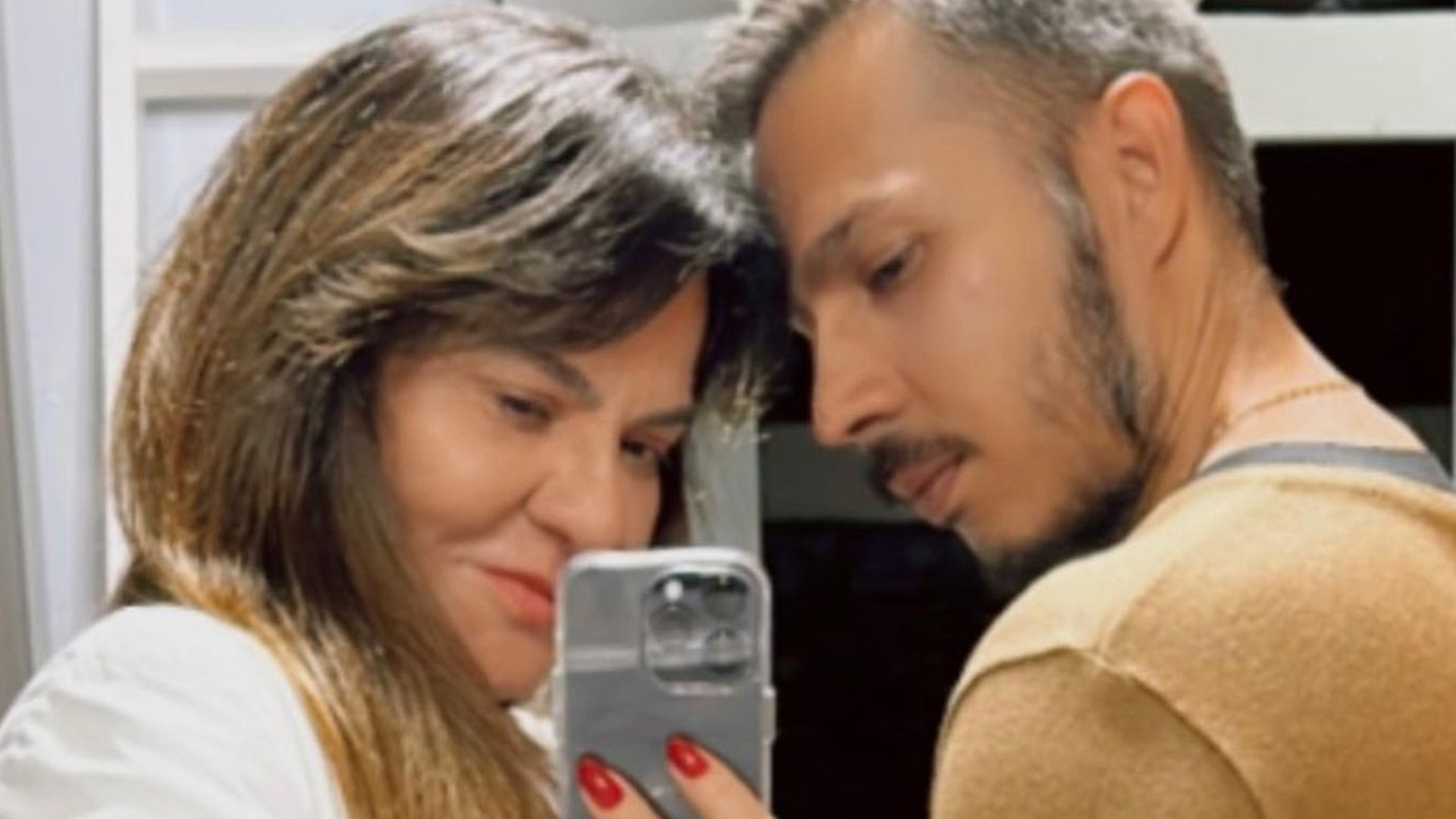 Acabou! Mãe de Isis Valverde termina namoro com rapaz 24 anos mais novo