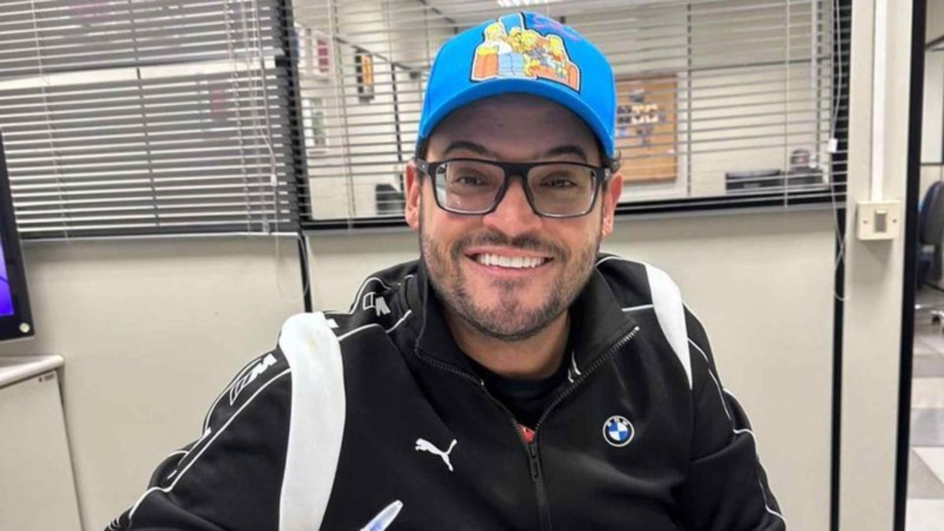 Matheus Ceará renova contrato com SBT e comemora: “Junto”