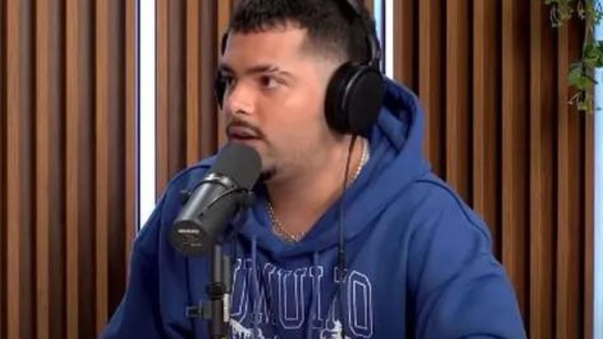 Pedro Sampaio expõe reação inesperada do pai ao assumir sexualidade: “Baque”
