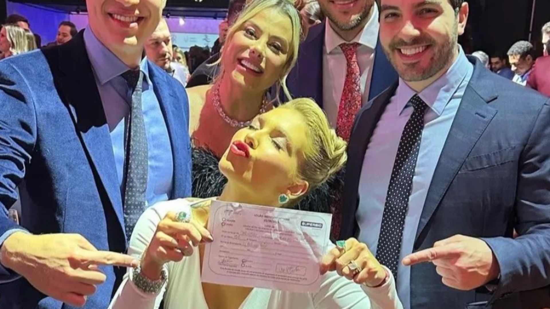 Quem arrematou viagem com Virgínia Fonseca por R$ 735 mil no leilão de Neymar?