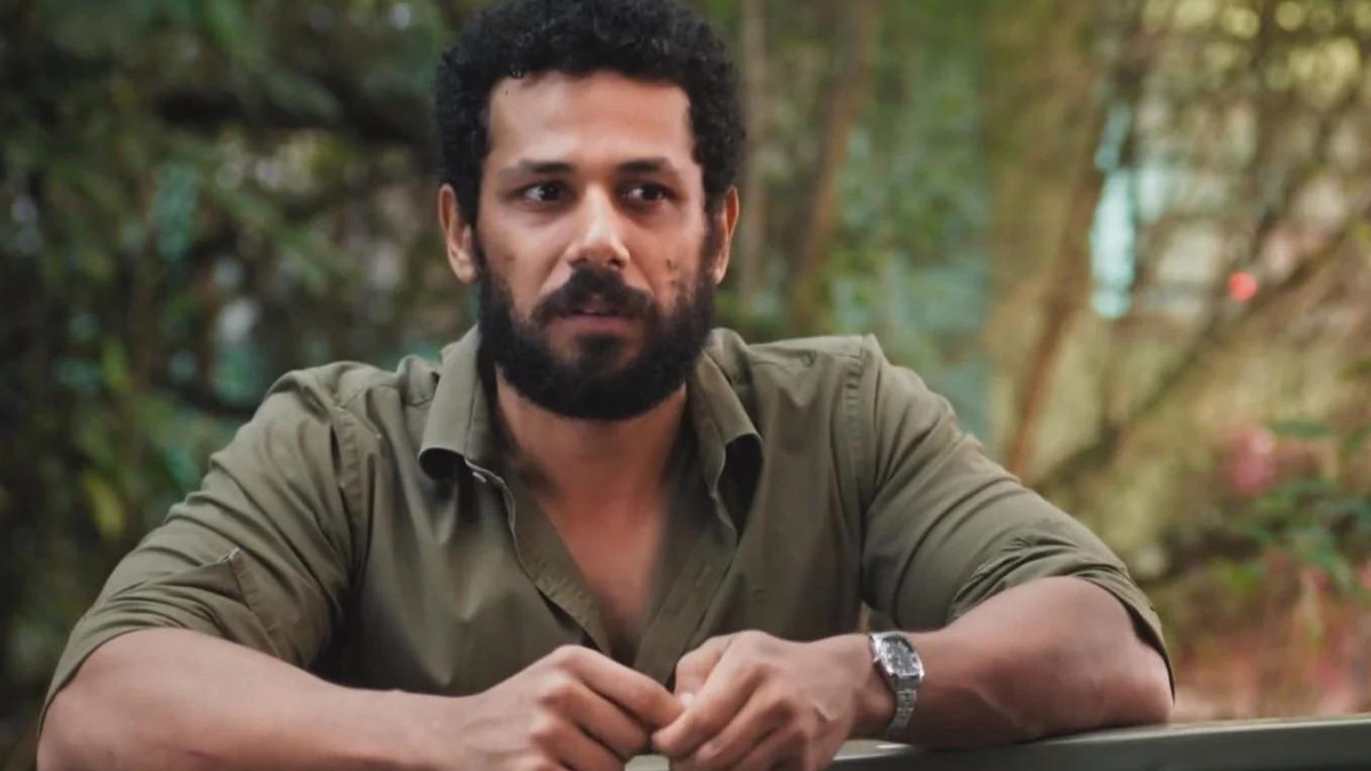 Ramiro de ‘Terra e Paixão’ quase desistiu da novela após drama nos bastidores: “Chorei muito”