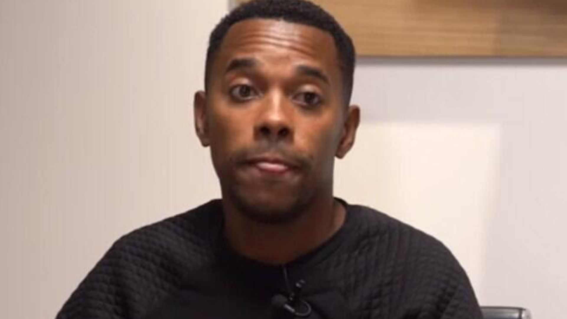 Robinho é preso em Santos e cumprirá 9 anos em regime fechado por estupro