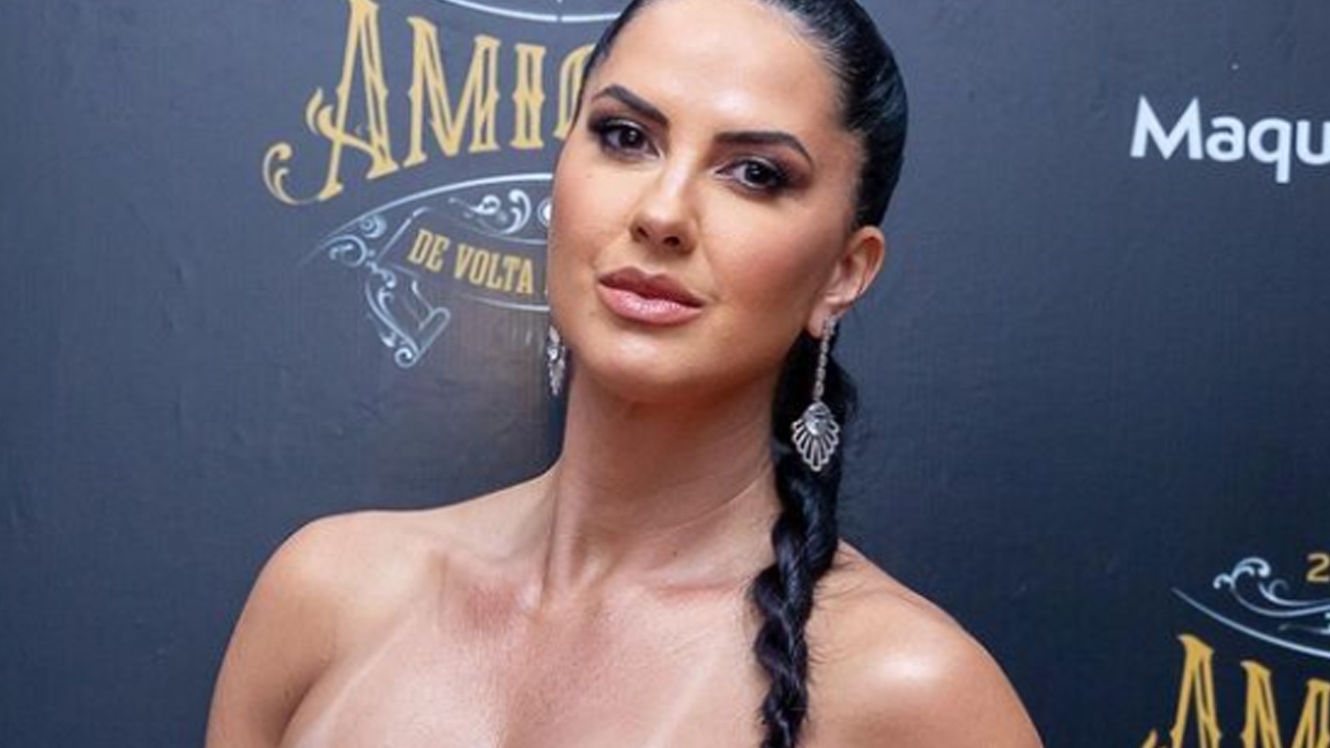 Sem sutiã, Graciele Lacerda causa com decotão e fãs disparam: “Zezé ganhou loteria”