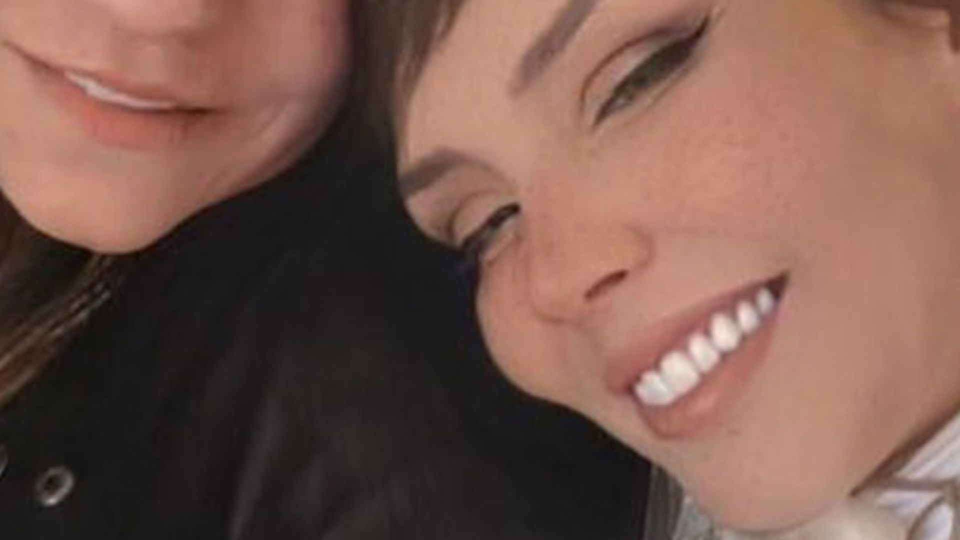 Simony publica fotos raríssimas com a mãe e agradece: “Quantos sacrifícios”