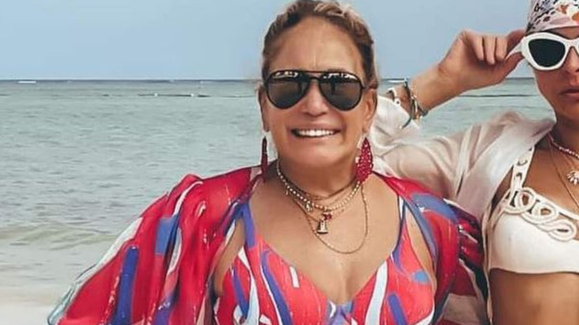 Susana Vieira ostenta corpão durinho em forma ao posar só de maiô: “Sensacional”