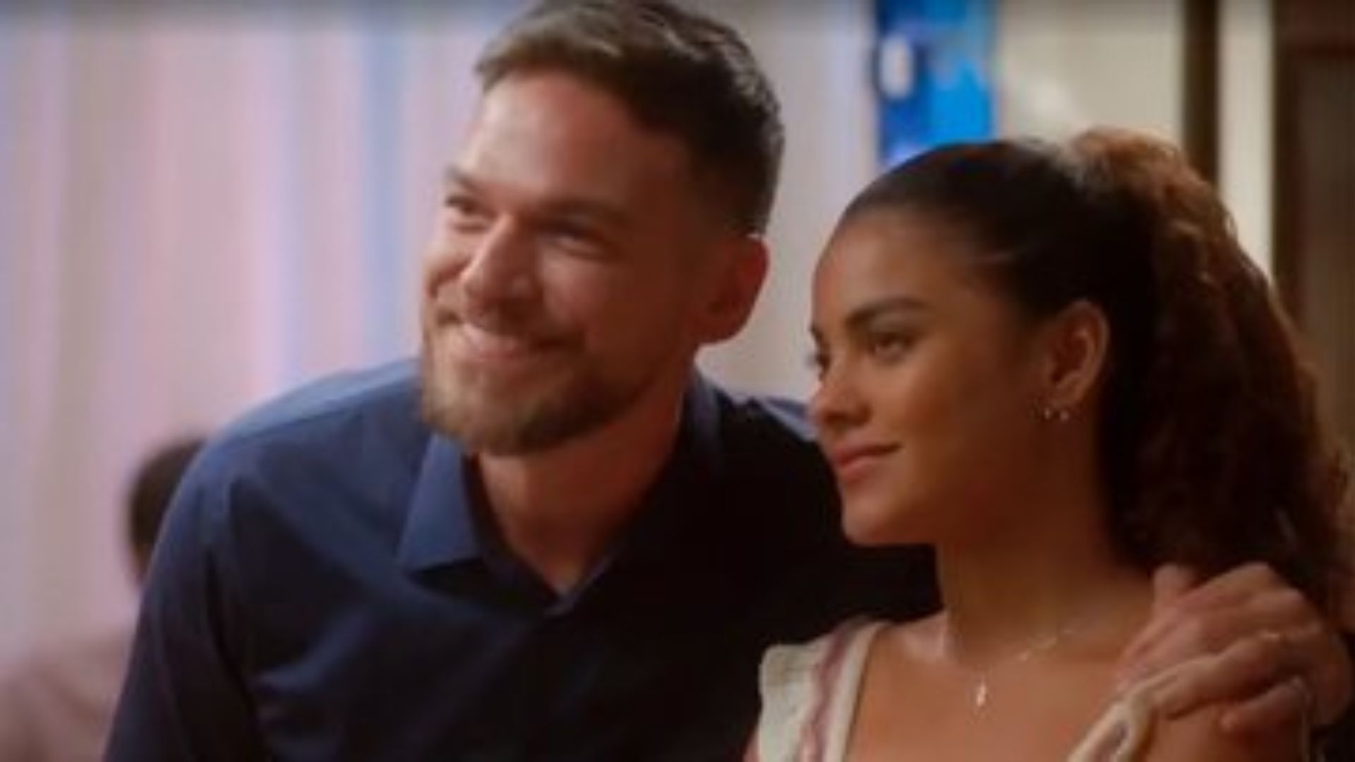 Vai na Fé: Jenifer arma plano com Rafa e se aproxima de Theo: “Pai”
