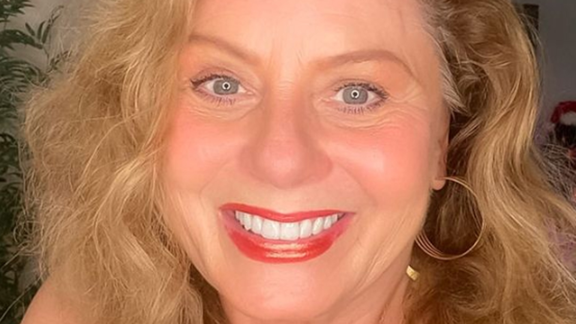 Vera Fischer surge peladona e deixa seguidores babando com corpão: “Continua linda”