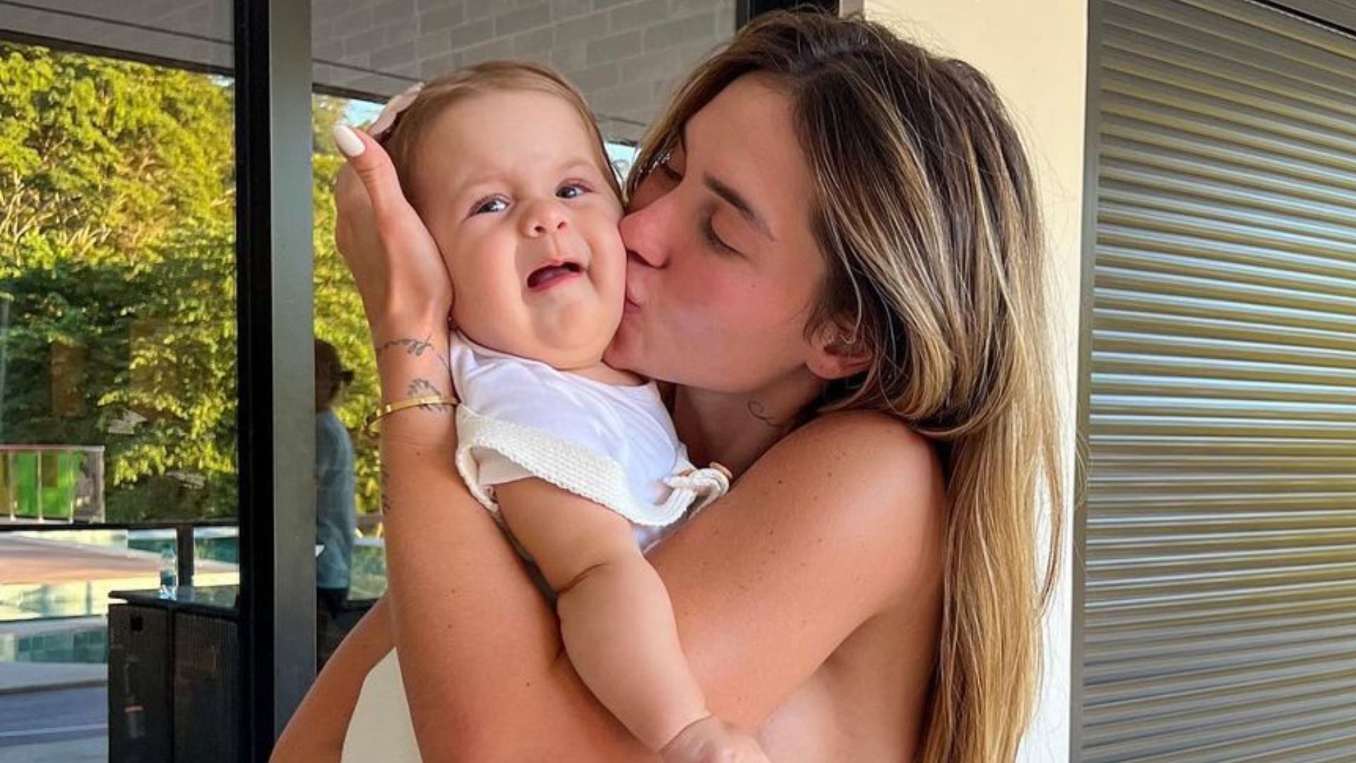 Virgínia Fonseca gera polêmica com detalhe em foto ao lado da filha: “Coitada”
