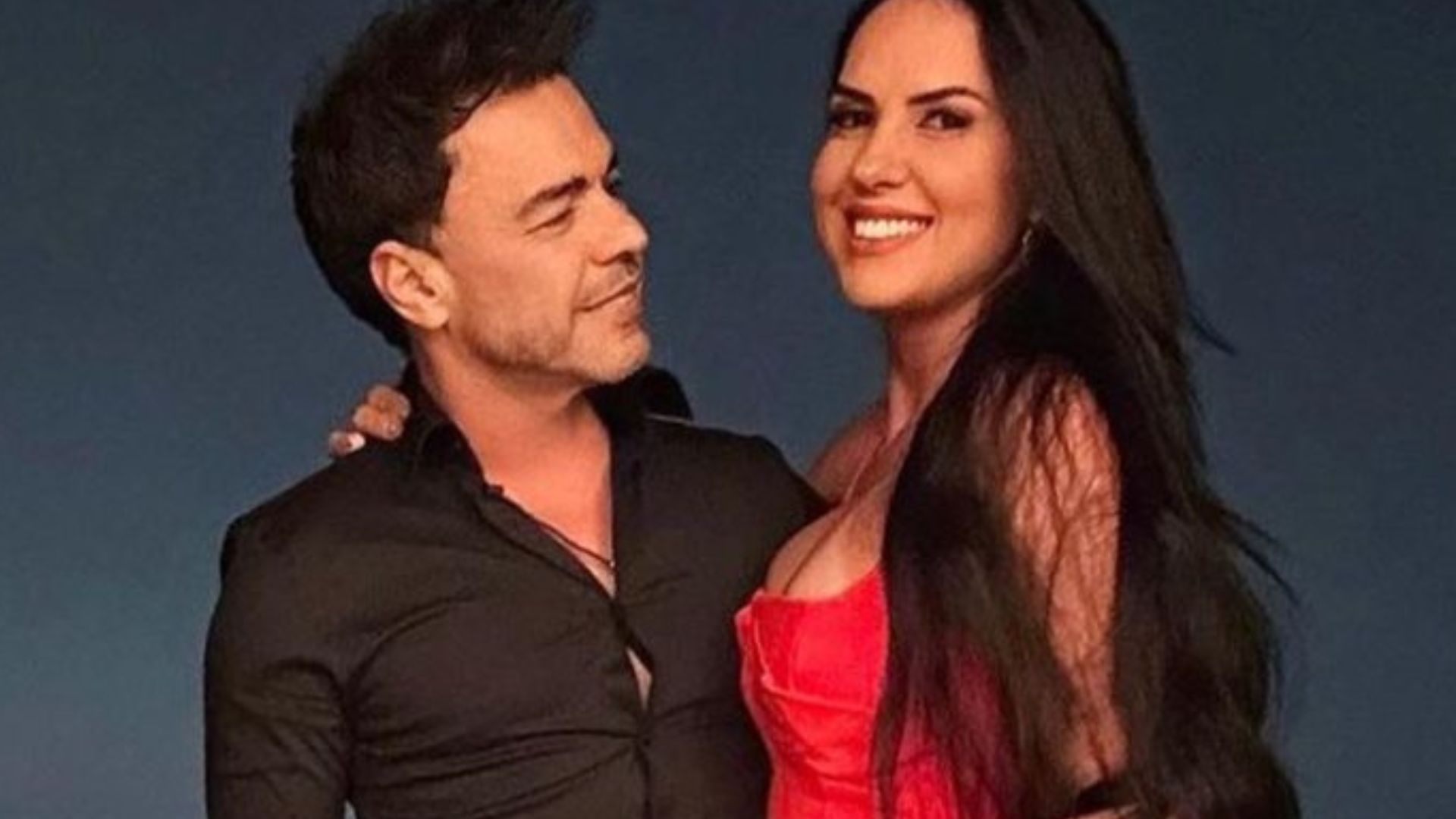 Pés de Zezé Di Camargo viram piada em clique romântico: “Eu ri aqui”