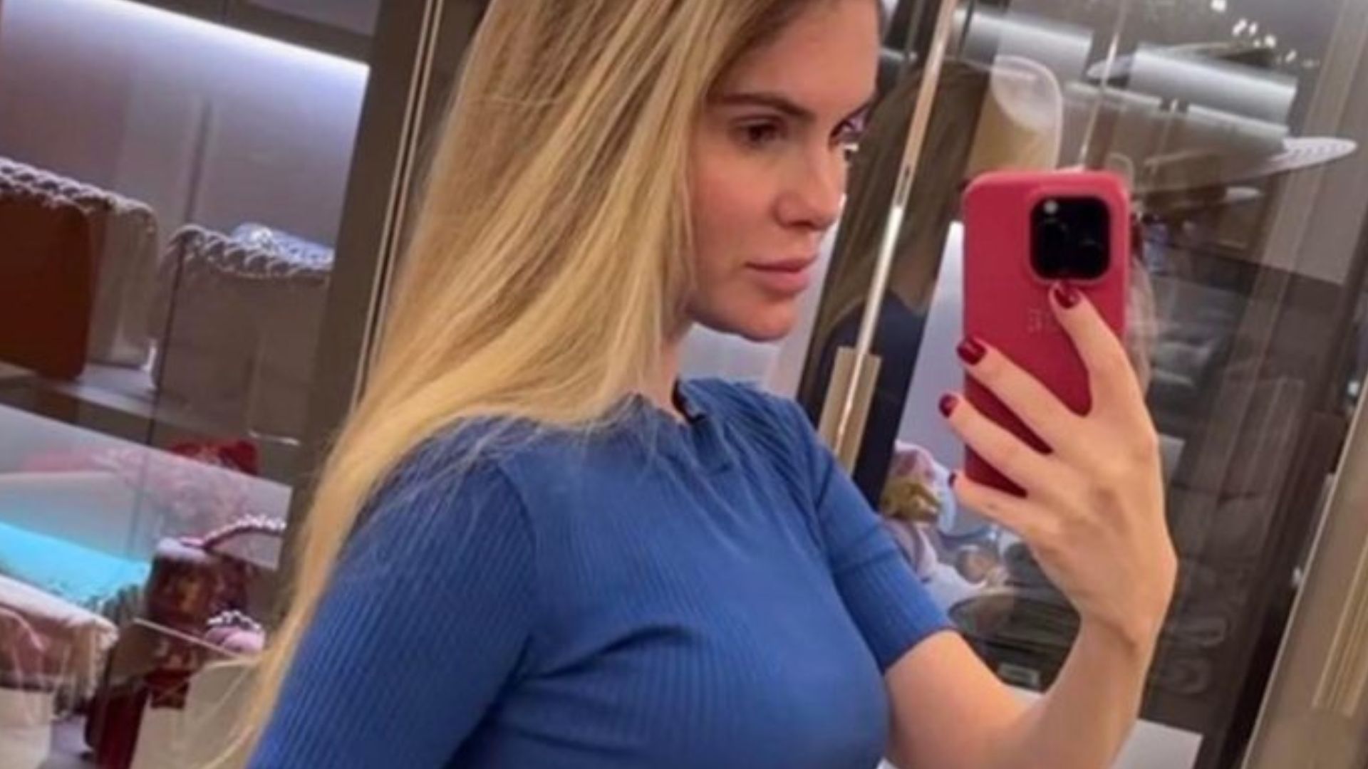 Uau! Grávida de gêmeos, Bárbara Evans surpreende ao revelar tamanho da barriga