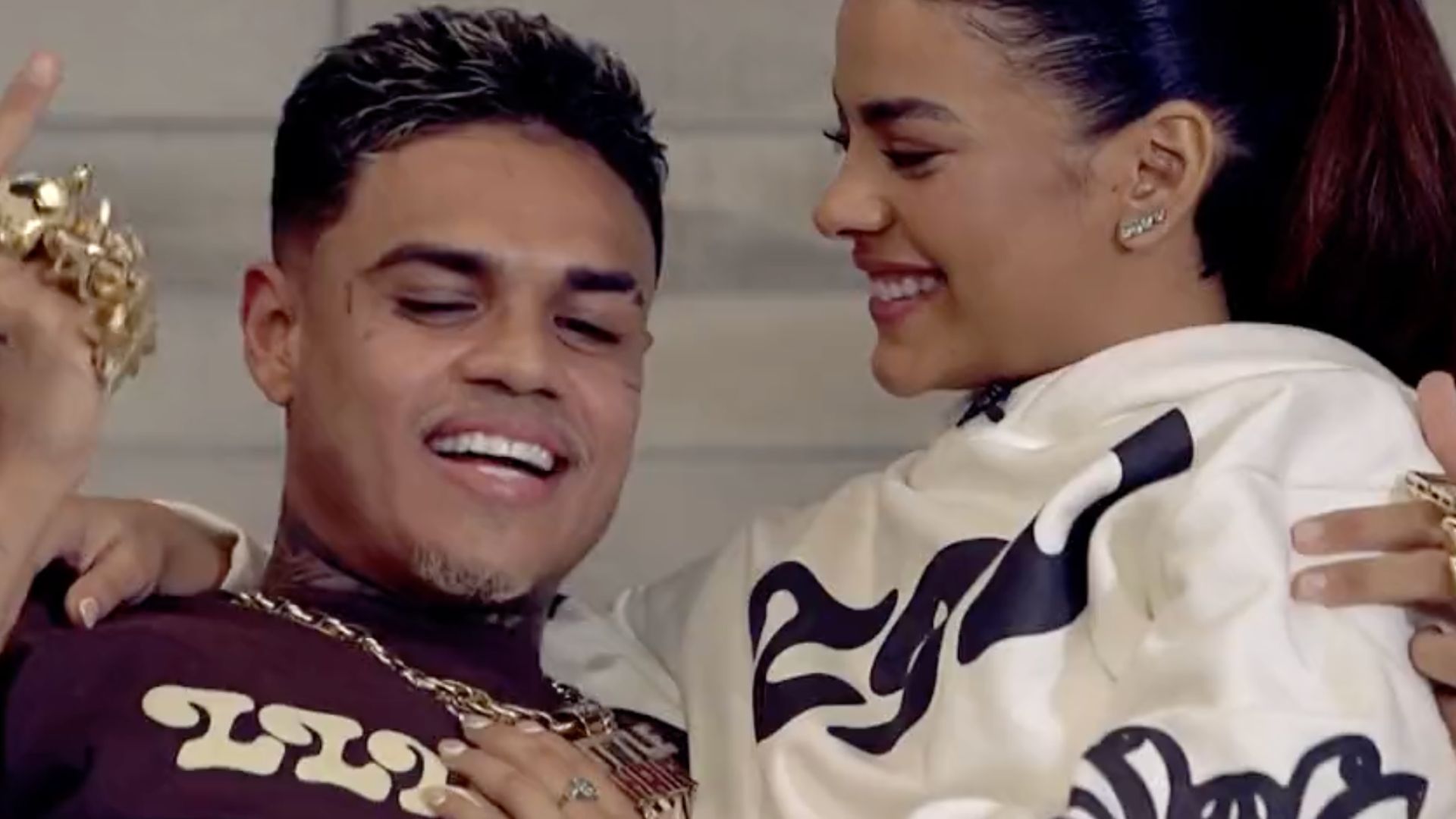 Revelação de MC Cabelinho e Bella Campos no ‘Fantástico’ divide opiniões: “Desconfio”