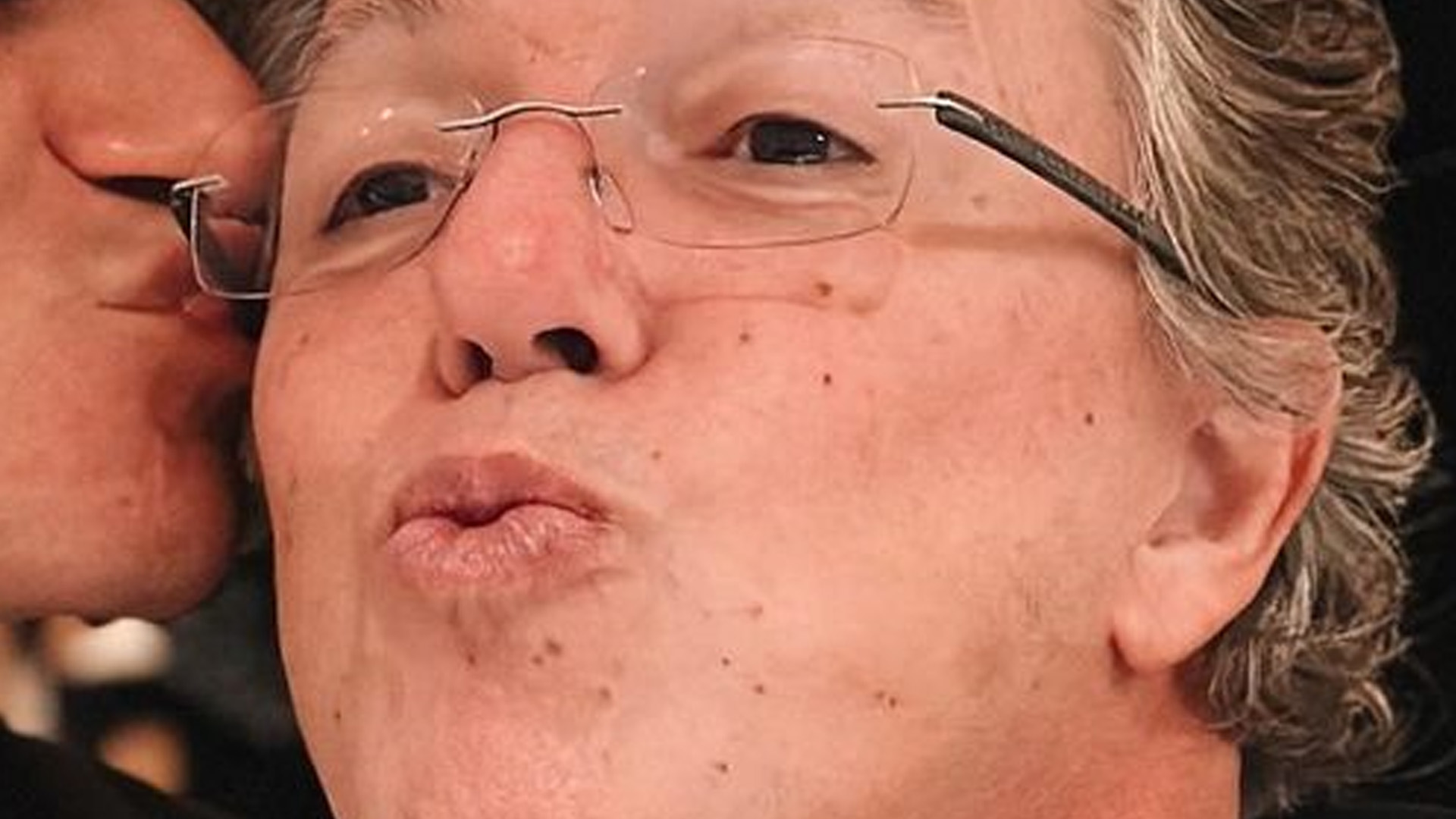 Boninho surge em raríssimo clique ao lado do irmão caçula: “Te amo”