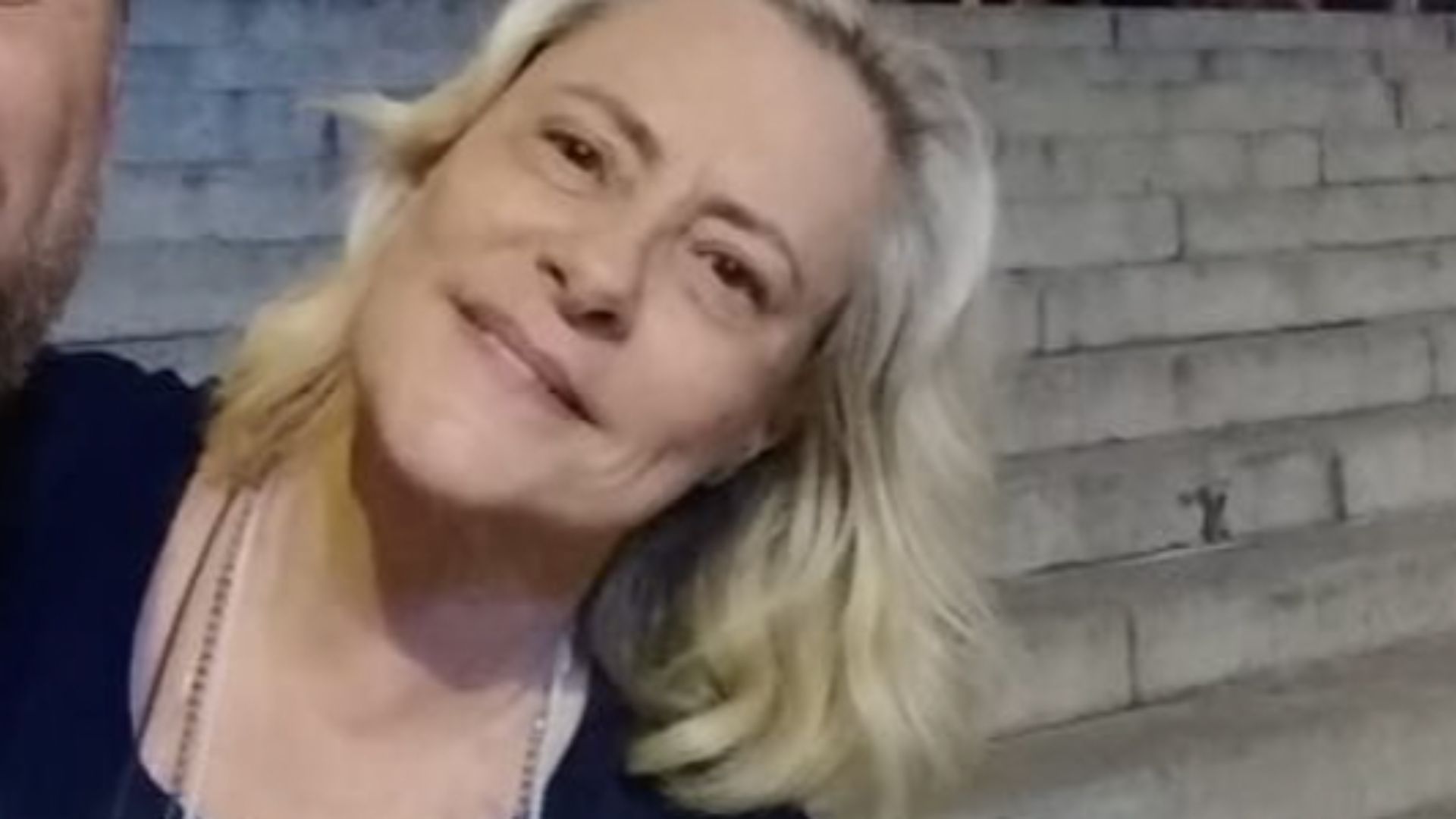 Elizabeth Savalla surge com o marido de 76 anos em foto raríssima: “Companheiro de vida”