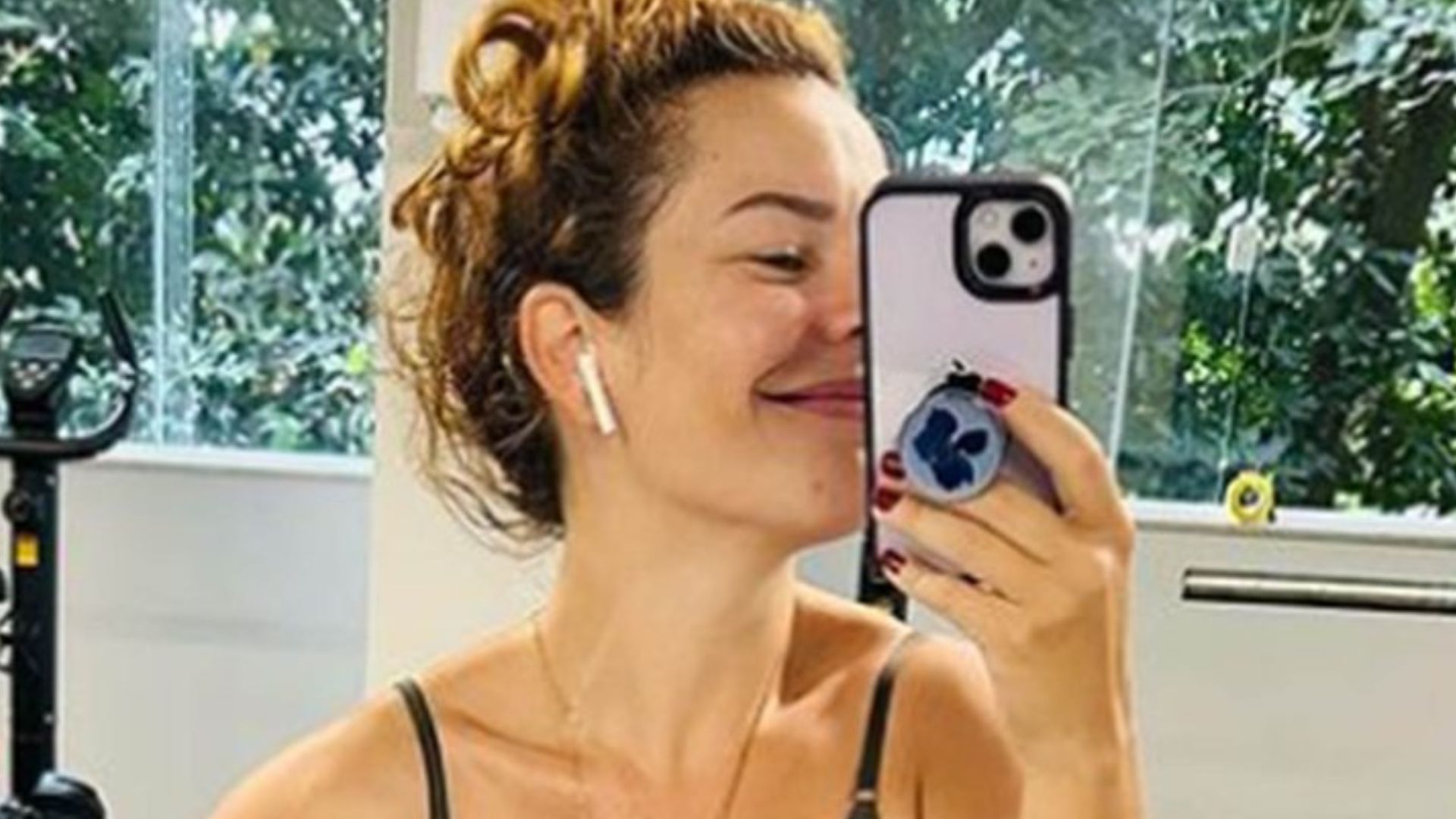 De top, Fernanda Souza impressiona com abdômen impecável na academia: “Maravilhosa”