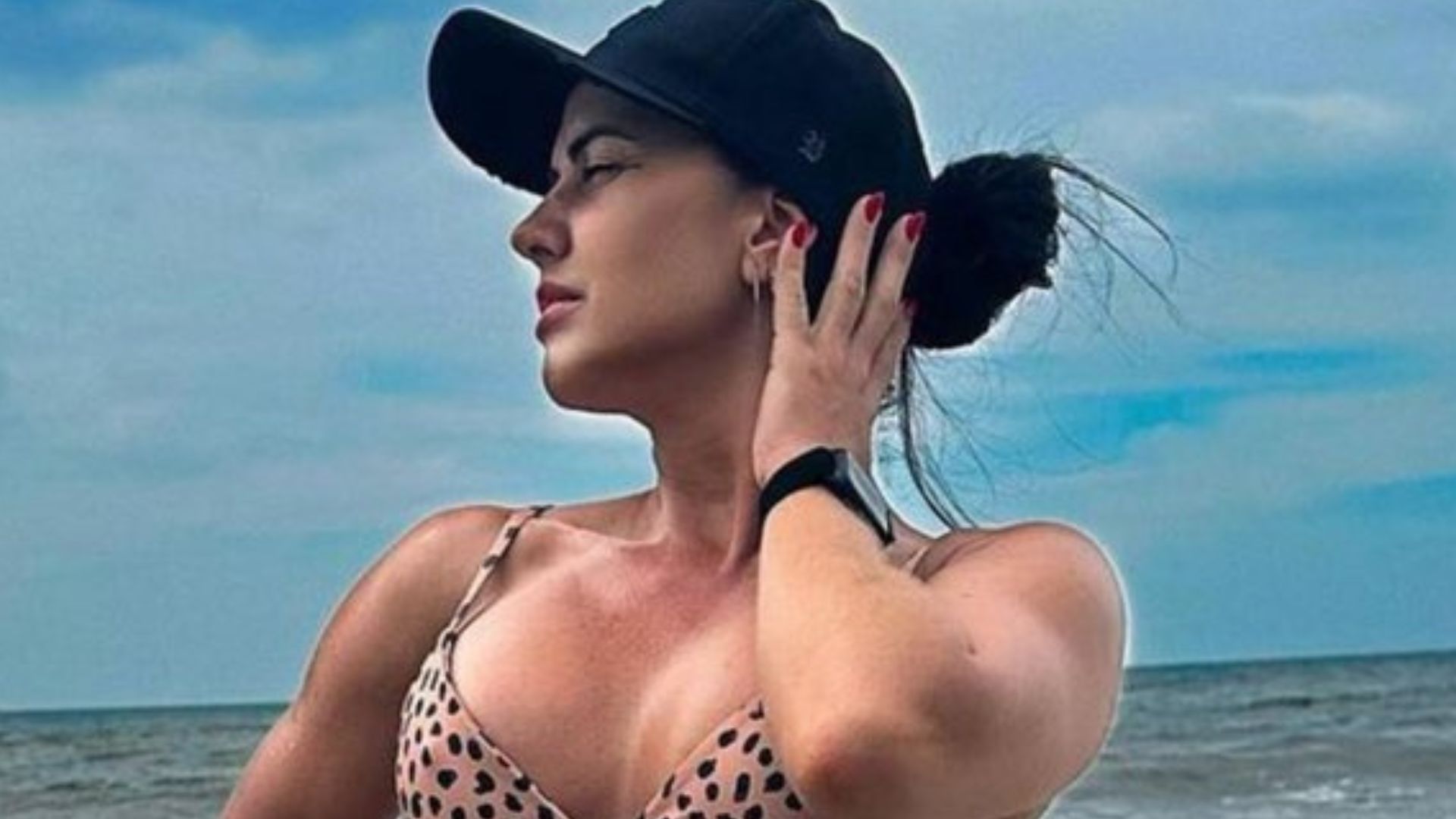 De biquíni cavado, Graciele Lacerda escancara corpão sarado aos 42 anos: “Corpo perfeito”