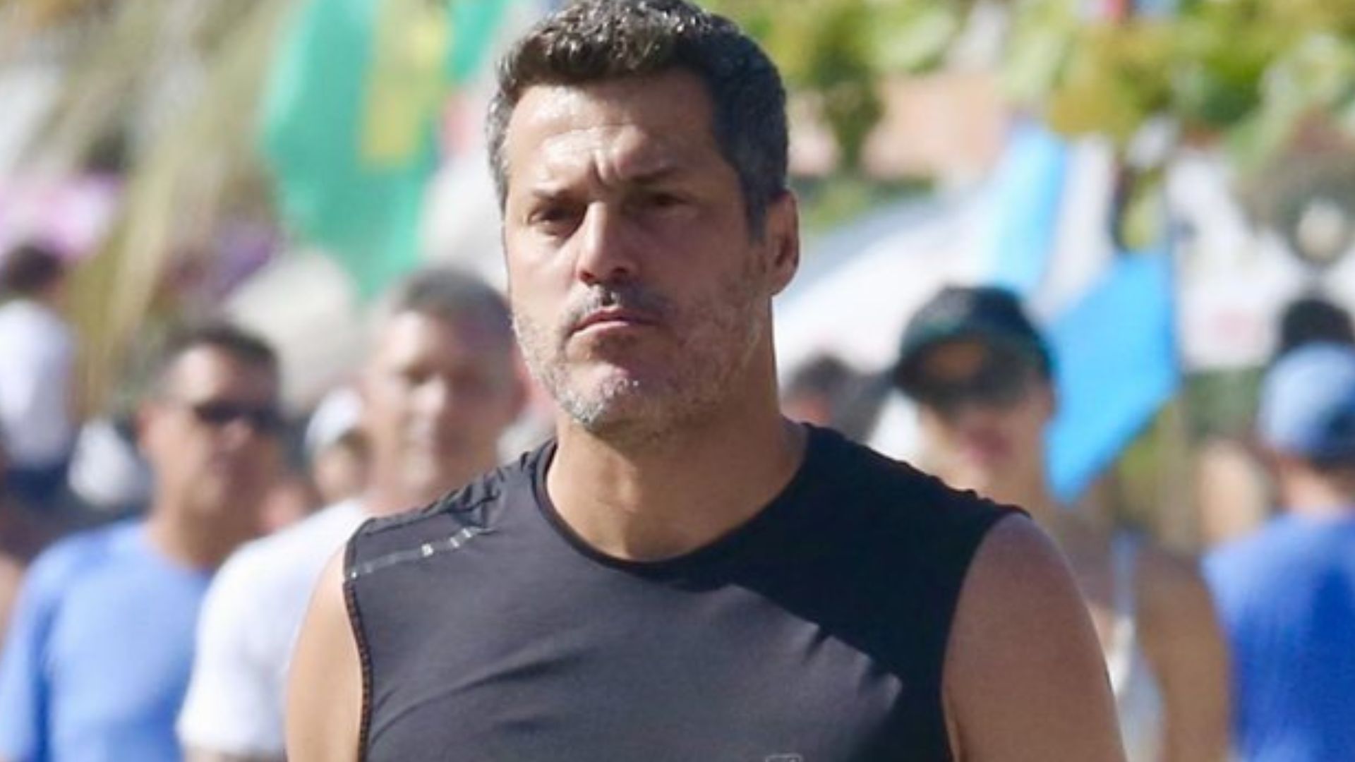 Julio César é flagrado em primeira aparição após reatar casamento com Susana Werner