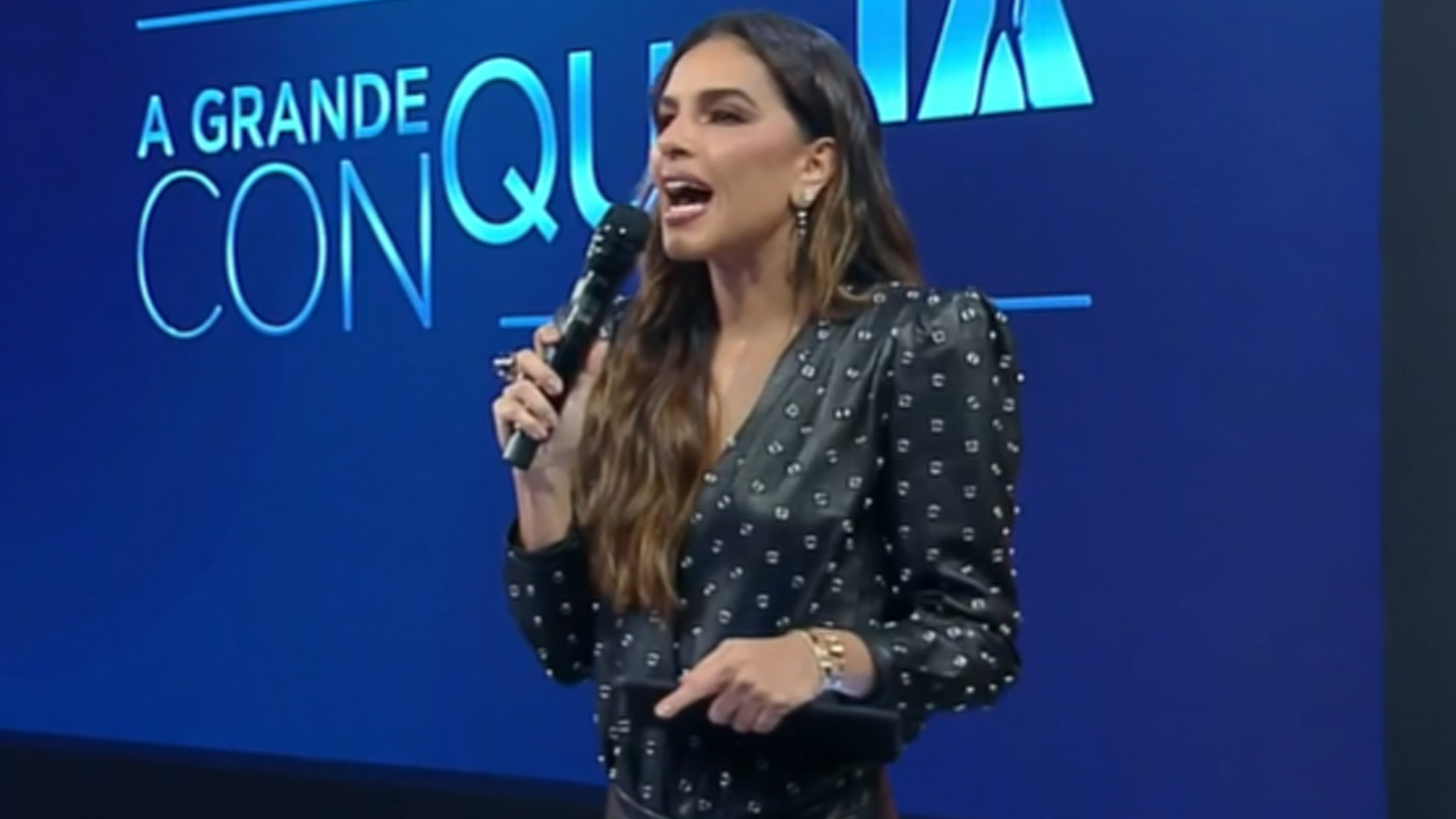 Mariana Rios viola regra rígida da RecordTV na estreia de ‘A Grande Conquista’