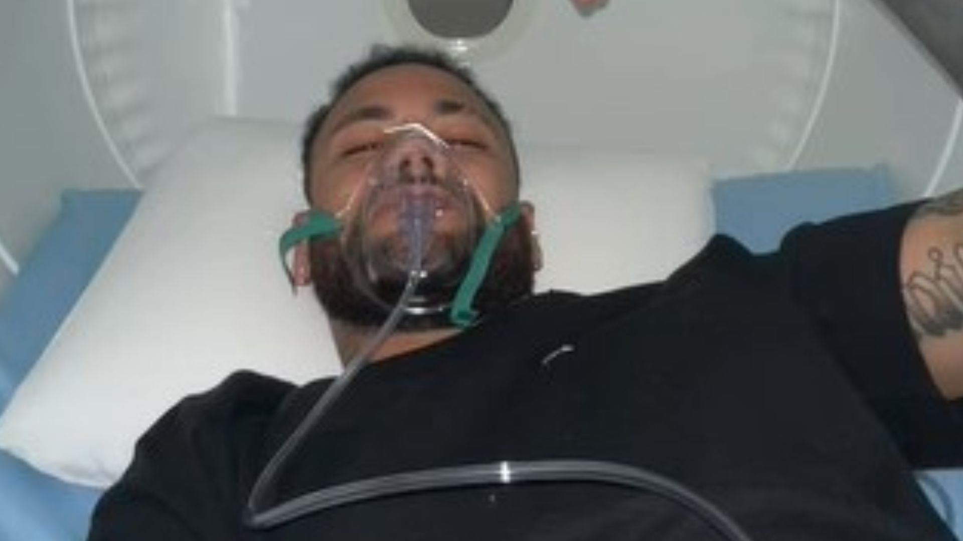 Se recuperando da lesão, Neymar surge em tratamento com oxigênio: “Siga em frente”