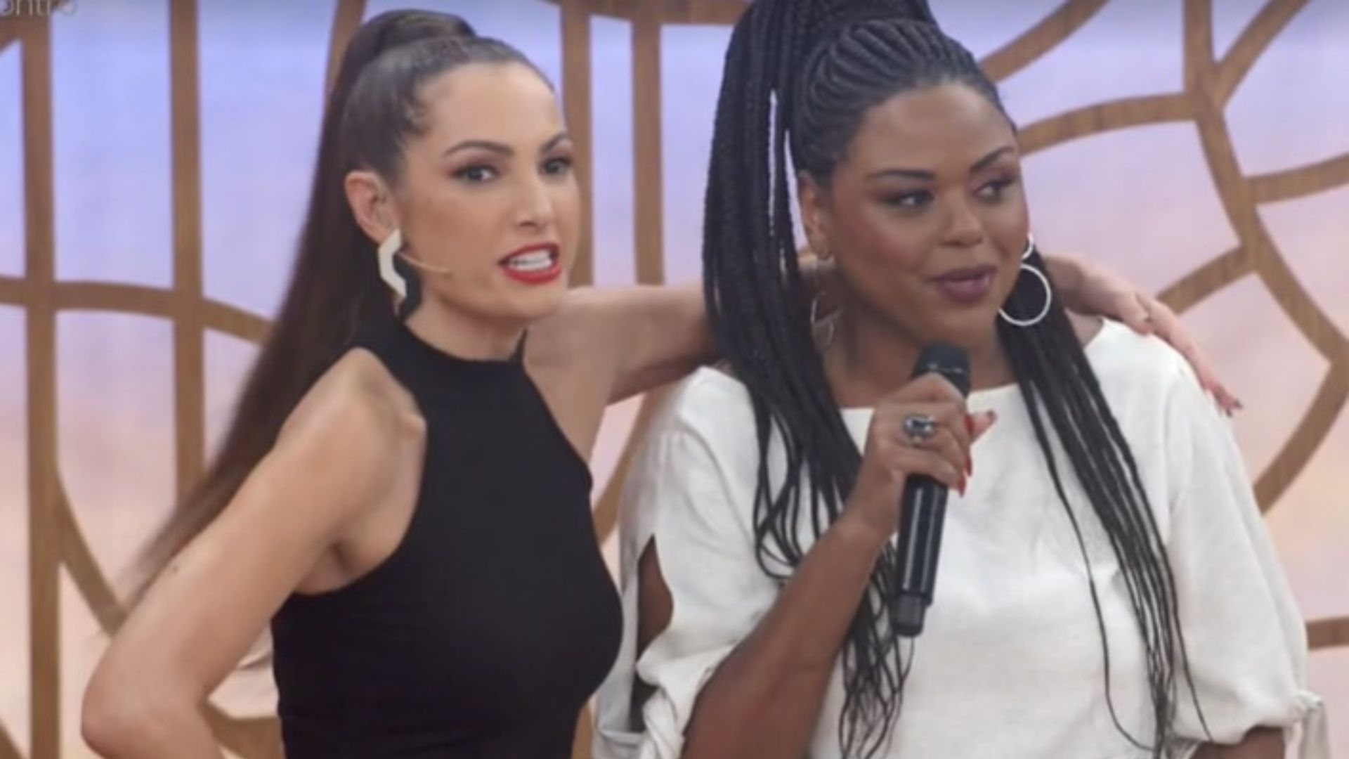 Patrícia Poeta é desmentida por convidada ao vivo no ‘Encontro’: “A gente já”