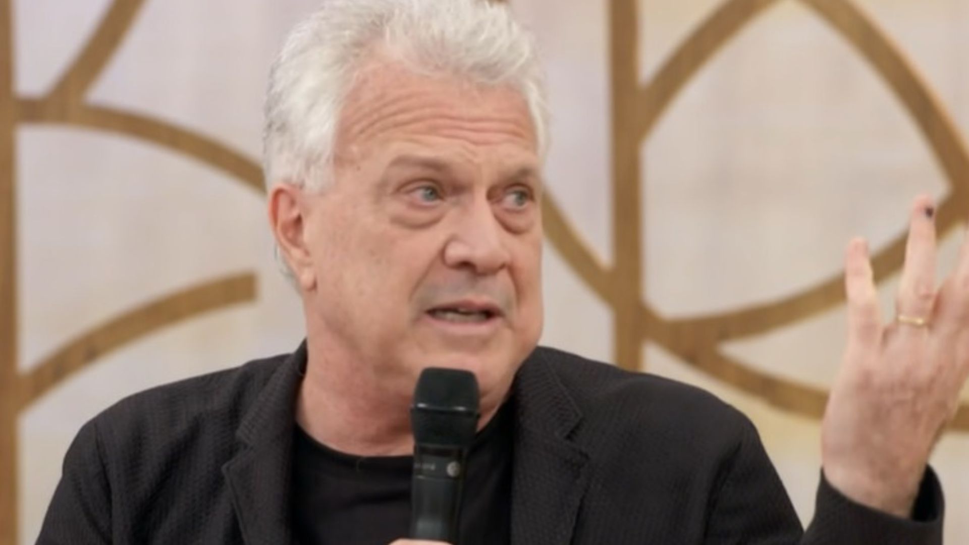 Mãe de Pedro Bial faz raríssima aparição no ‘Encontro’ e emociona: “Essa mulher”