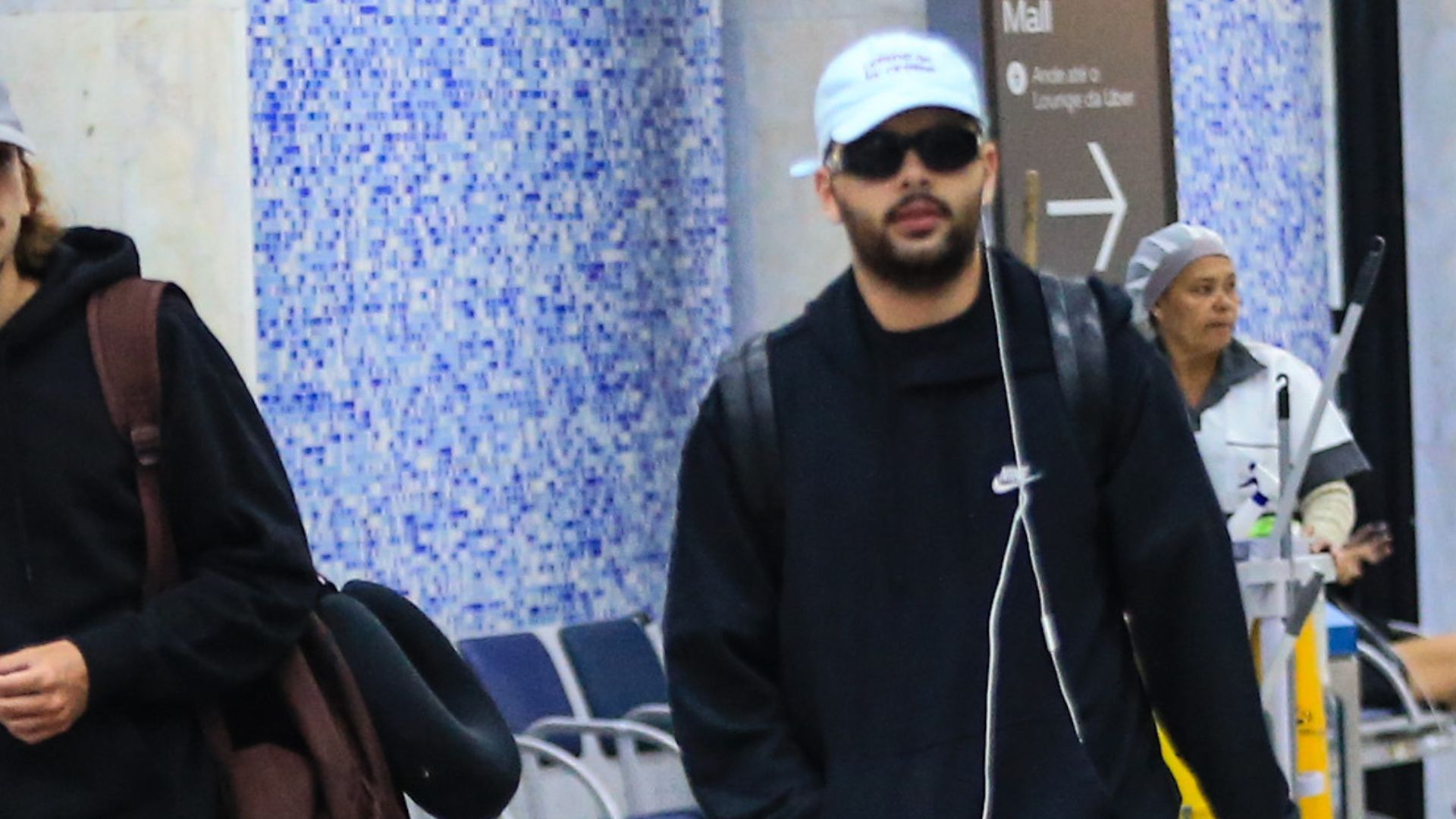 Casal lindo! Pedro Sampaio é flagrado com o namorado em momento raríssimo