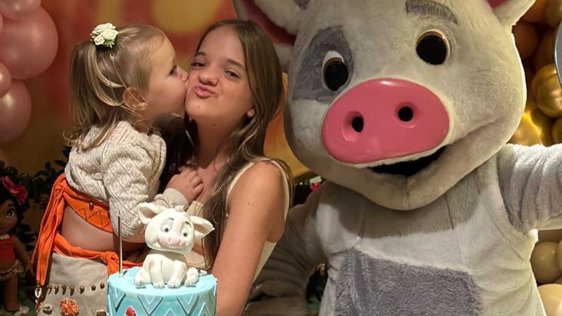 Babona, Rafaella Justus posa agarradinha com irmã caçula e faz declaração fofíssima: “Amor”