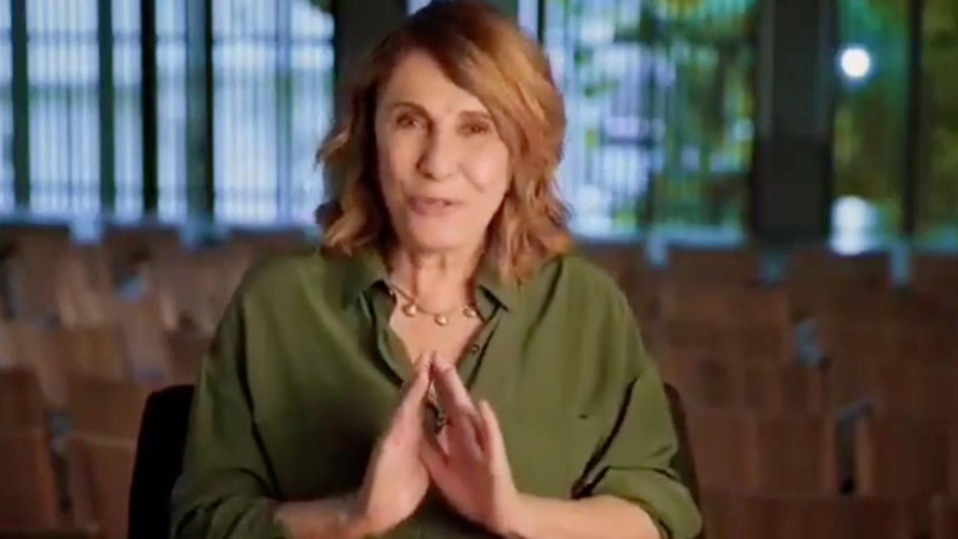 Aos 76 anos, Renata Sorrah ergue a mão e faz revelação inédita sobre sua sexualidade