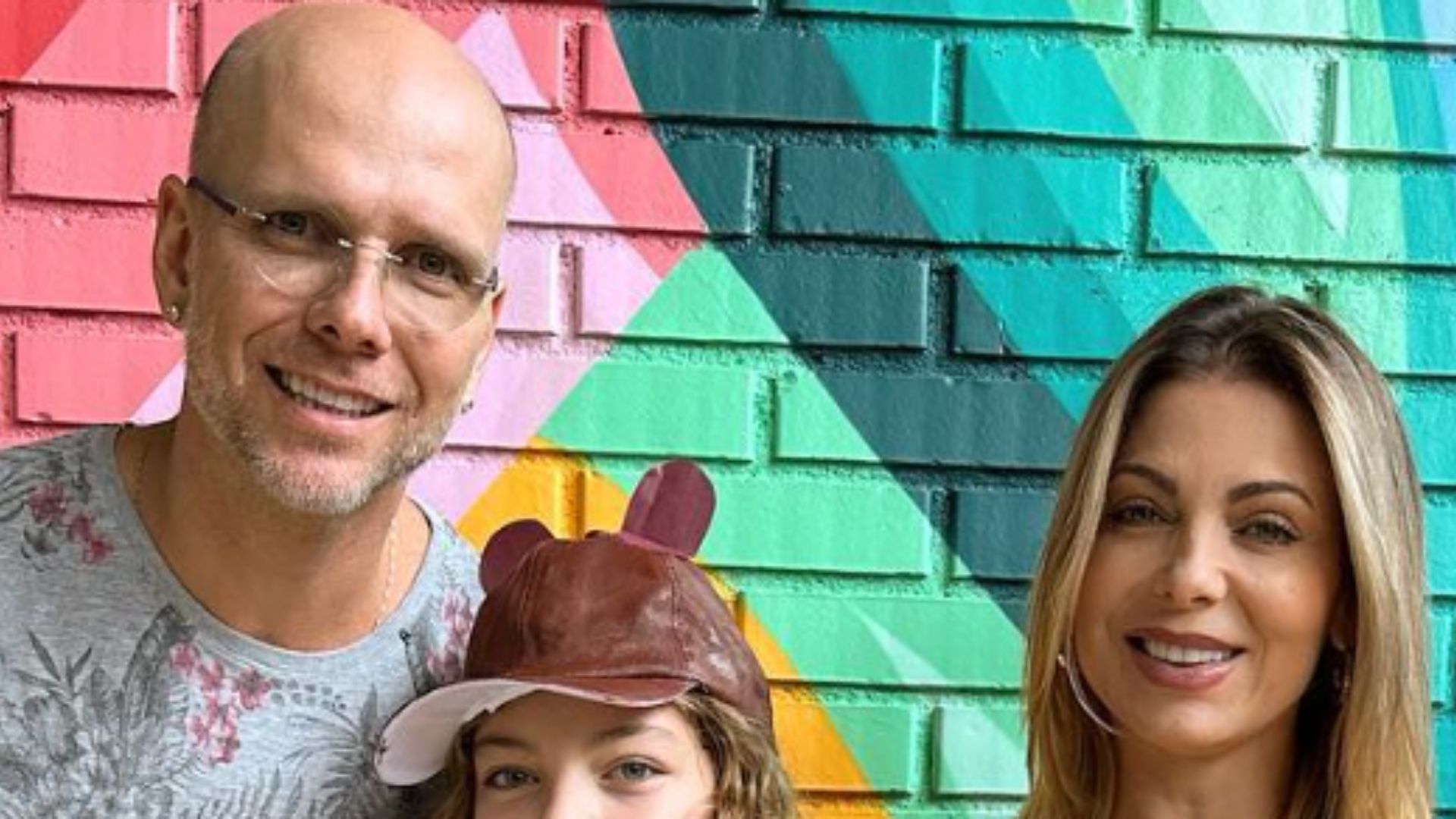 Ex de Sheila Mello é detonado após look para evento com a filha: “Igual mendigo”
