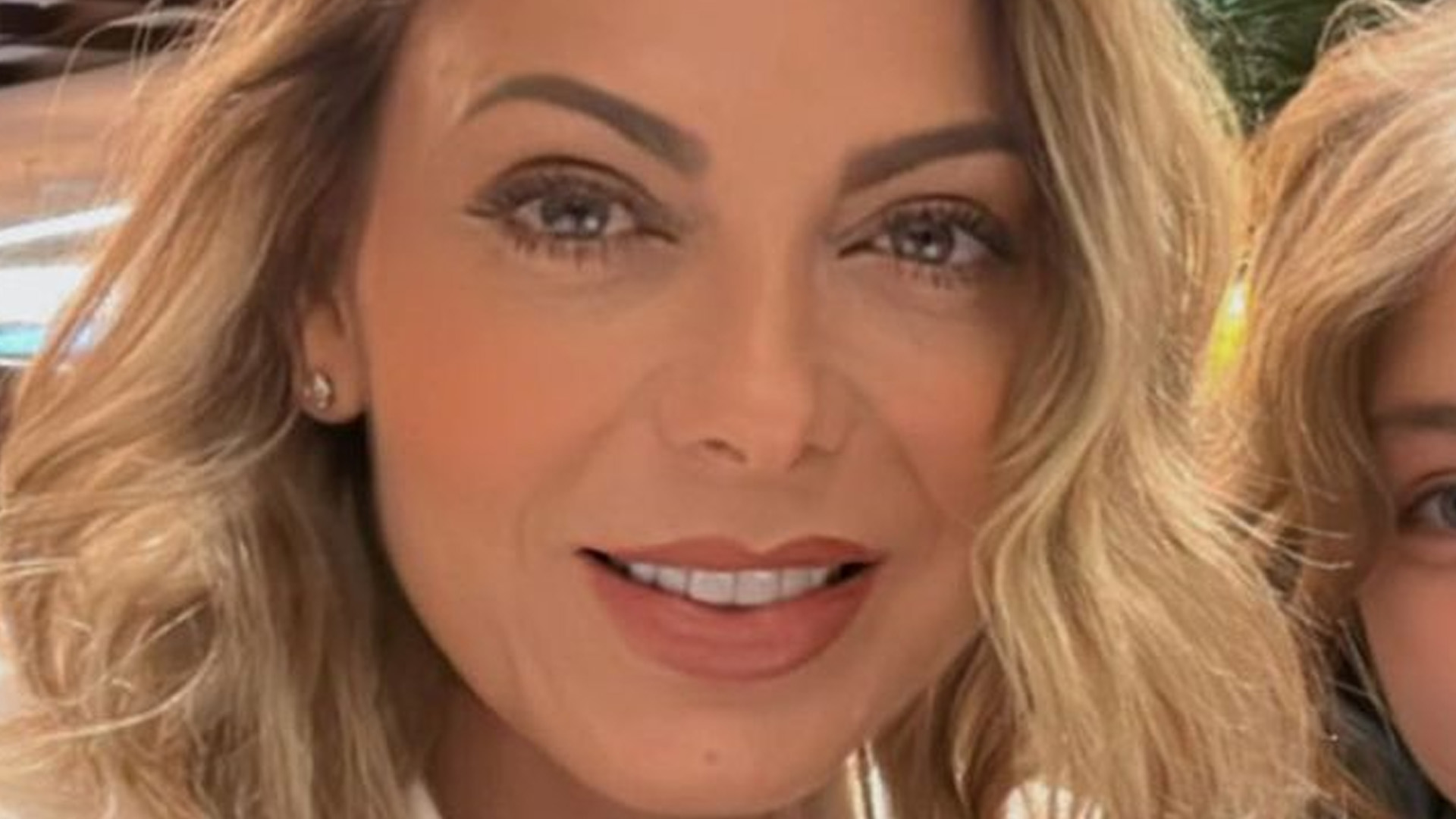 Sheila Mello posa com filha de 10 anos e semelhança choca: “É você”