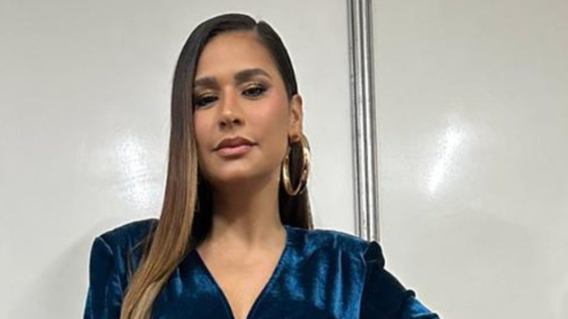 Ela secou! Cinturinha de Simone rouba a cena em show: “Conta o segredo?”