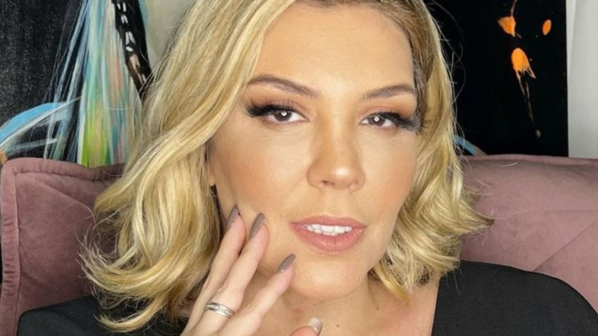 Simony é internada para retomar tratamento contra o câncer: “Deus está comigo”