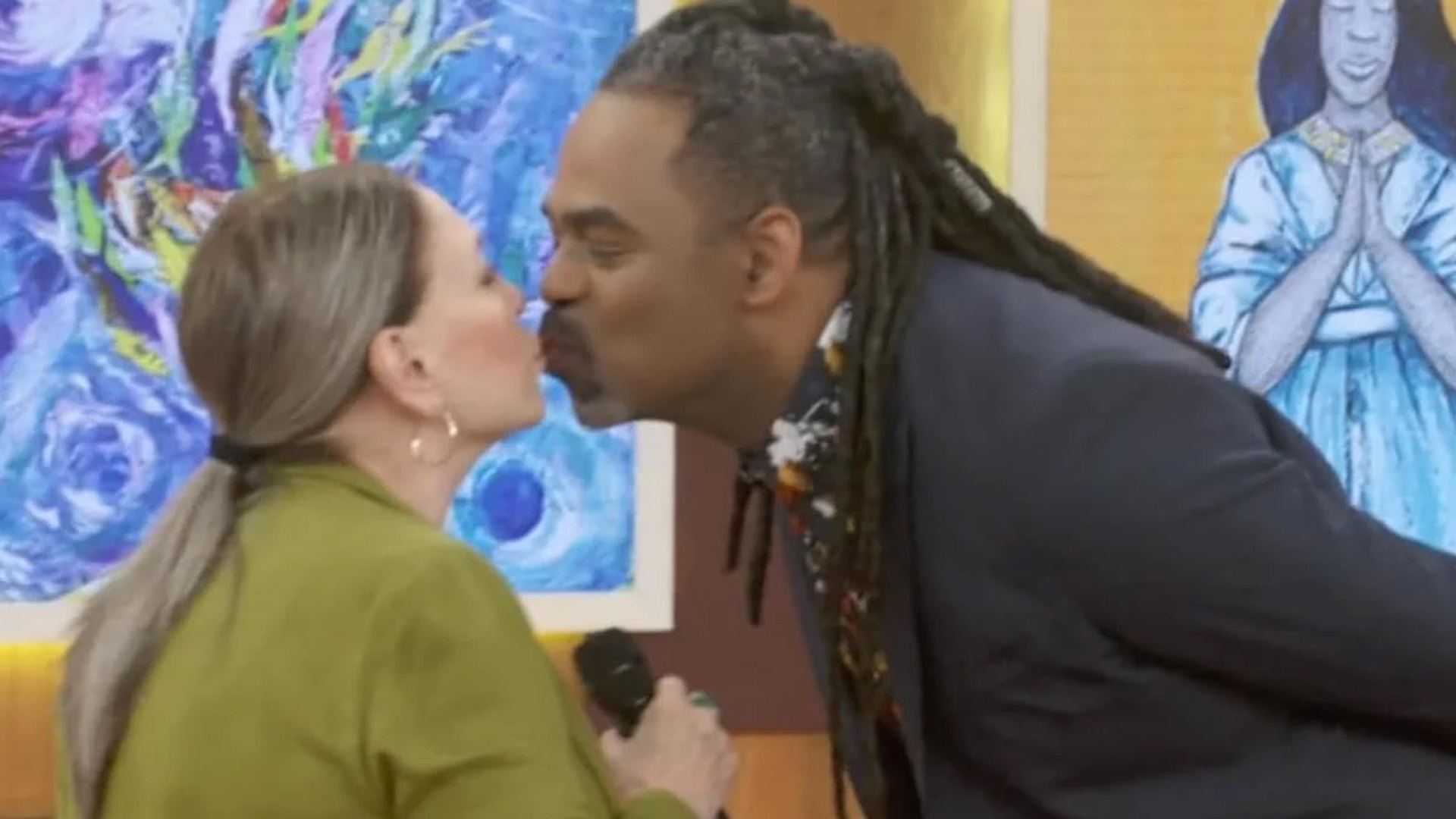 No ‘Encontro’, Susana Vieira quebra protocolo e dá beijão em Manoel Soares: “Amor”