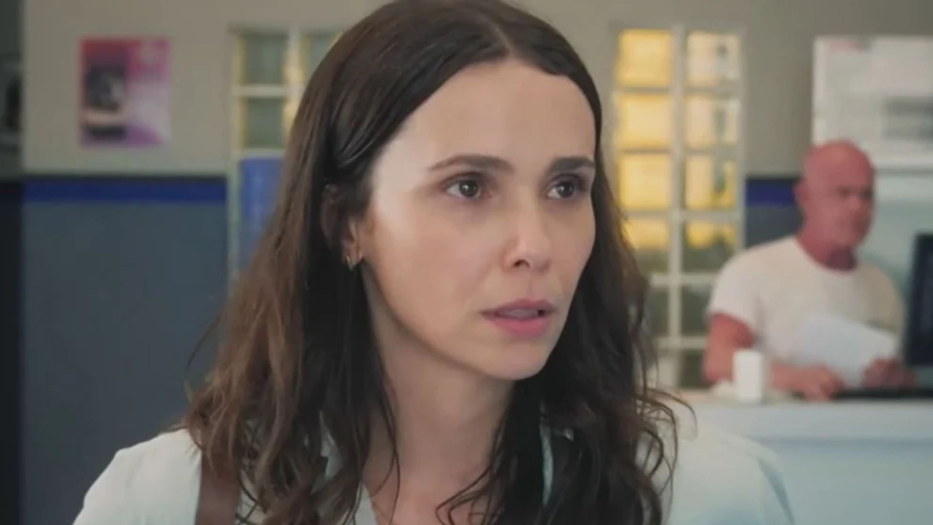 Terra e Paixão: Lucinda é alertada por personagem inesperado: “E da próxima?”