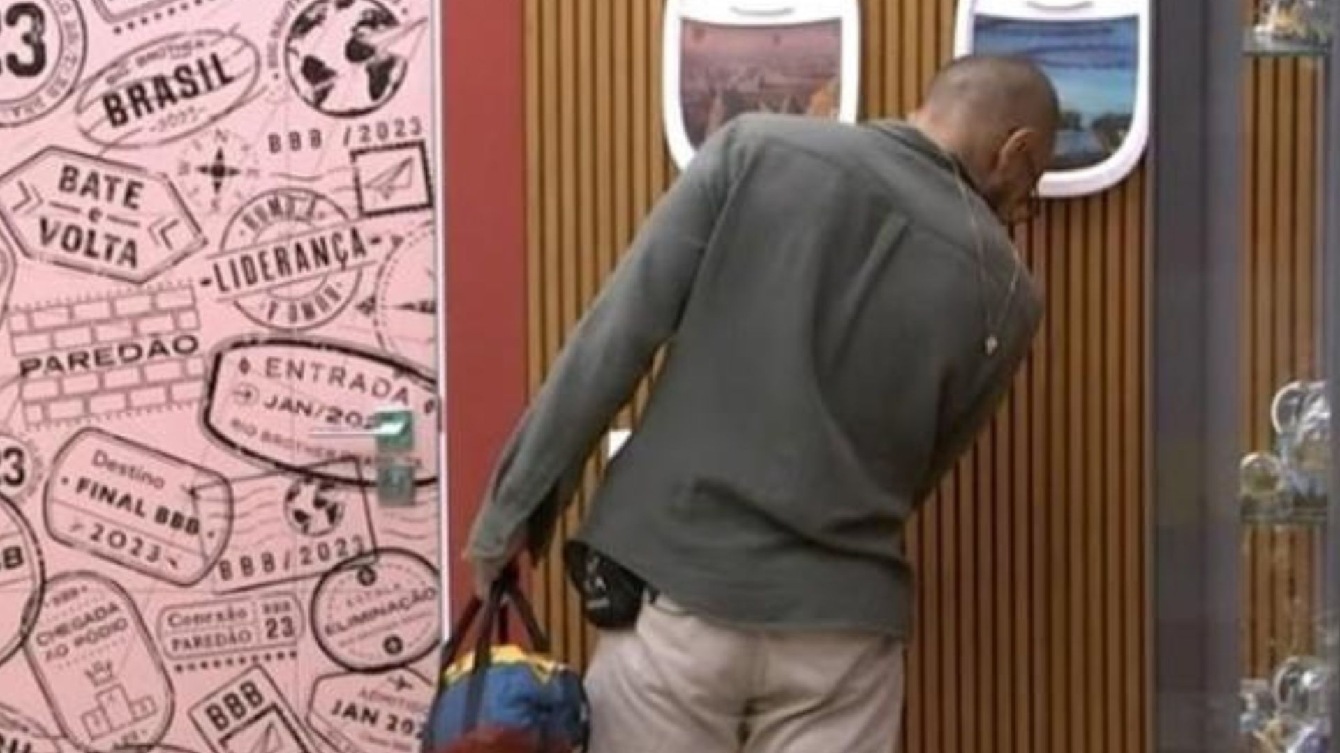 BBB23: Alface ouve atrás da porta e descobre plano sórdido: “Estavam ensaiando”