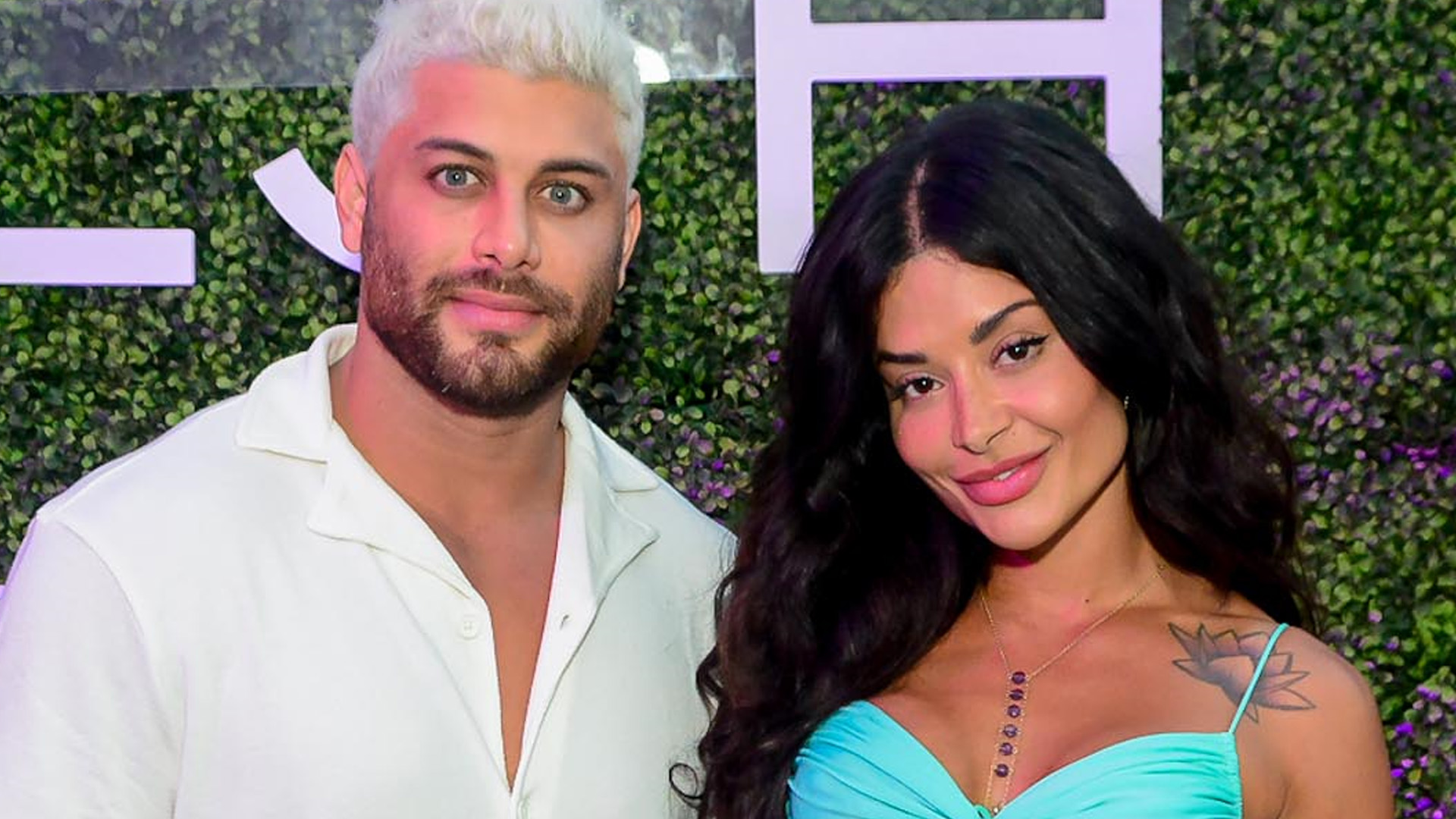 Voltaram? Aline Campos e Jesus Luz chegam juntos em evento no Rio