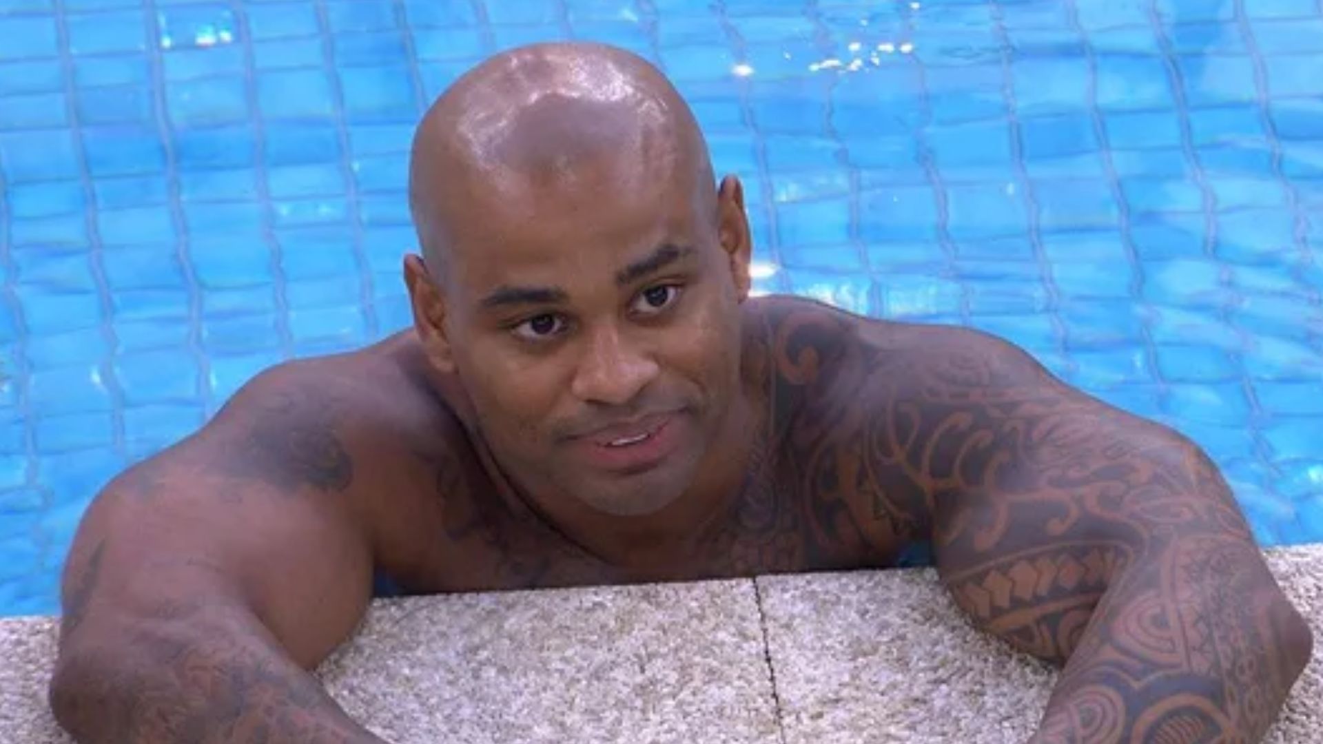 BBB23: Cezar baixa a guarda em desabafo com sister: “Reconheço o meu erro”