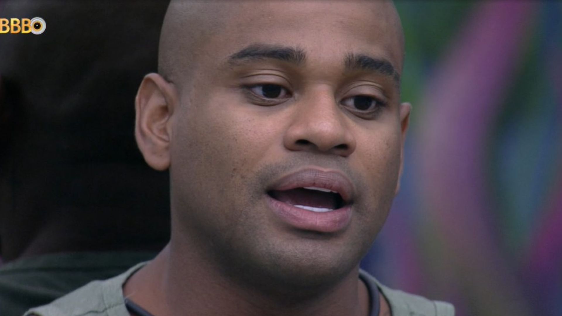 BBB23: Cezar muda de opinião e pede desculpas após conversa com brother: “Errei”