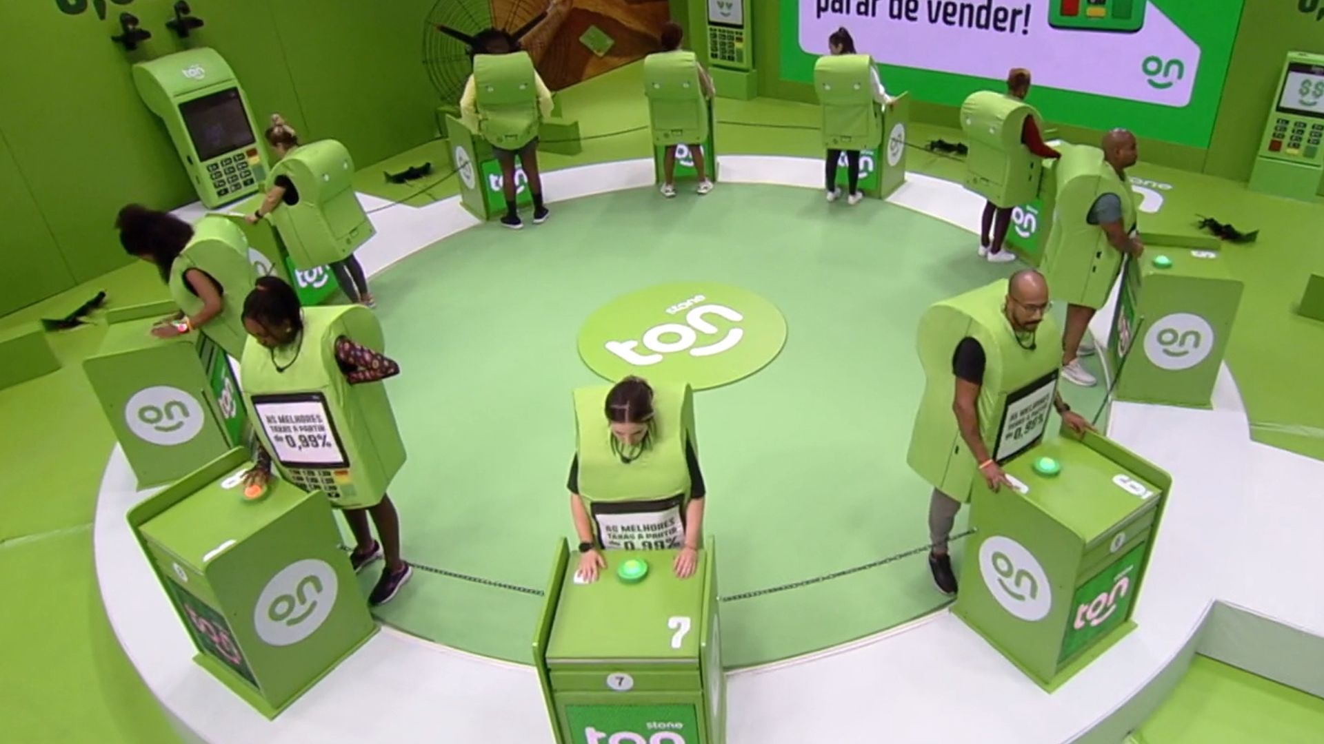 BBB23: Brothers disputam resistência em estrutura giratória cheia de pegadinhas; confira