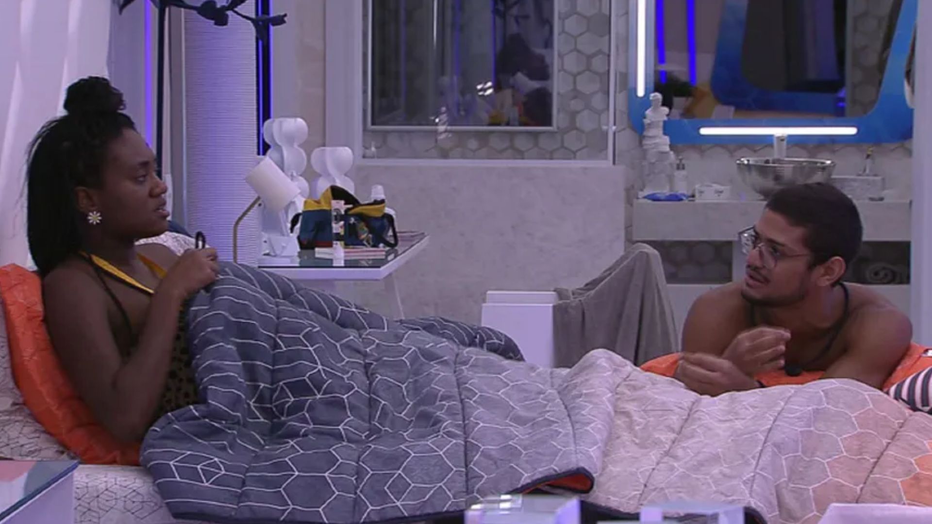 BBB23: Gabriel tenta mudar voto de Sarah e líder se revolta: “Não vai”