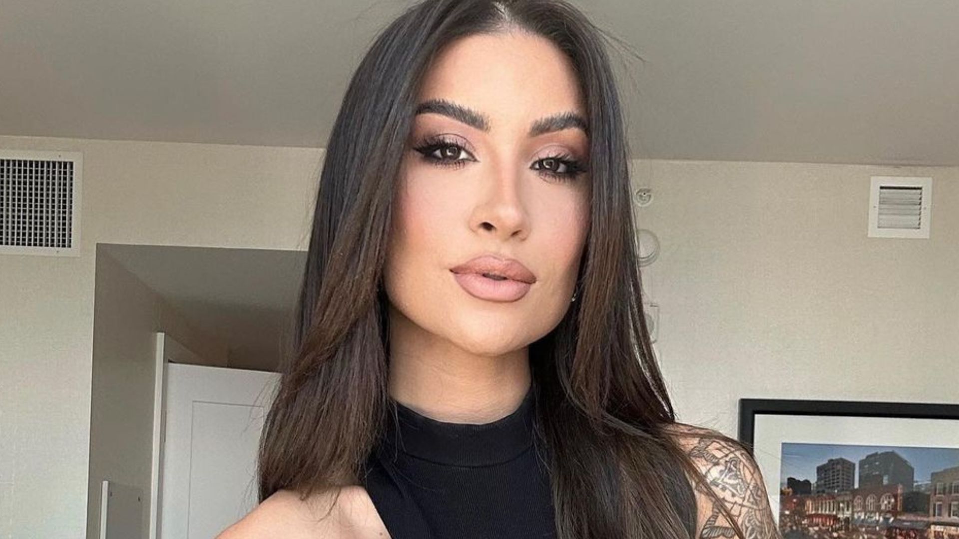 Bianca Andrade usa calça no limite e deixa tatuagem íntima escapar: “Gostosa”
